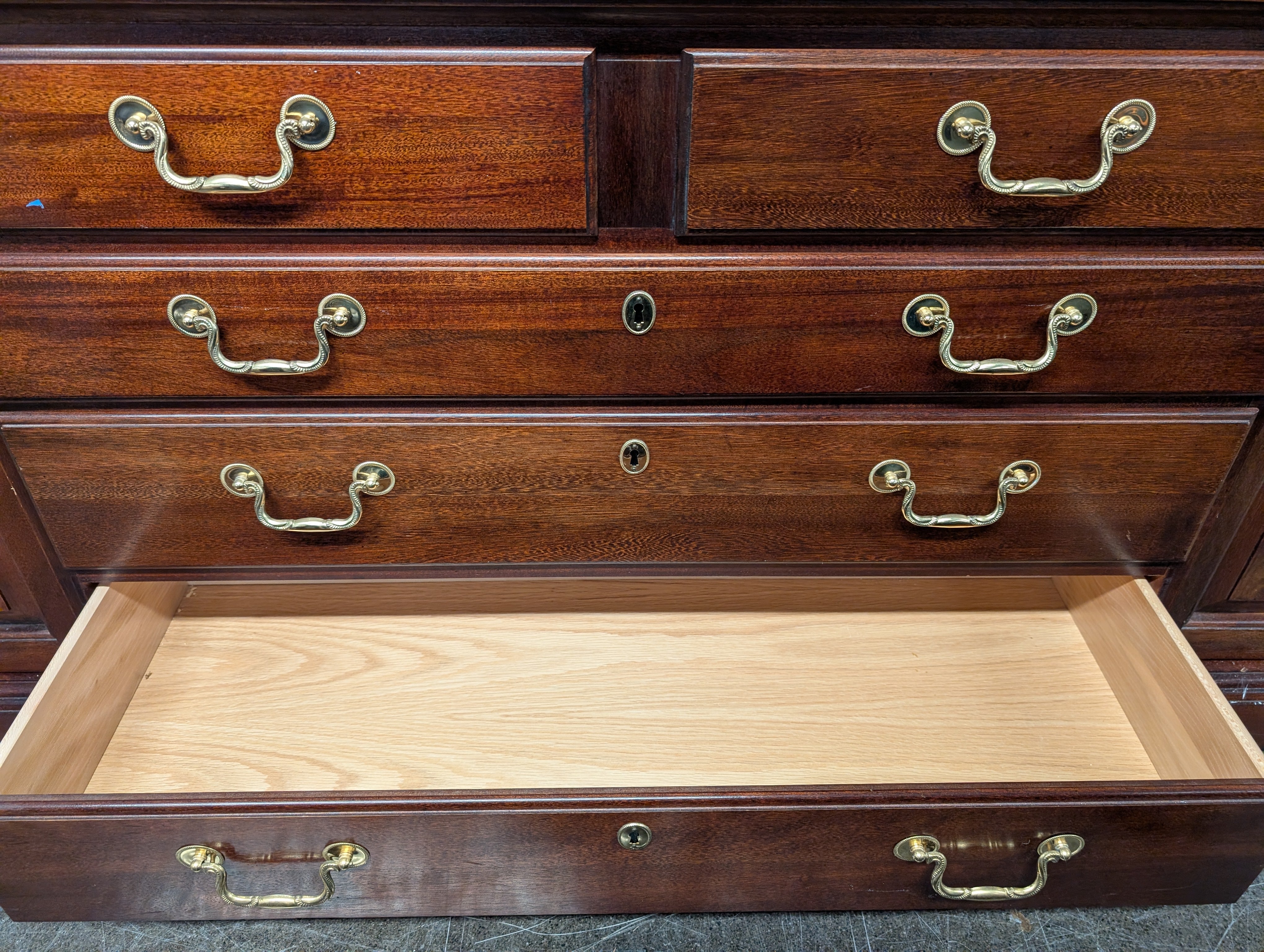 Thomasville Georgian Style Large Mahogany China Display Breakfront