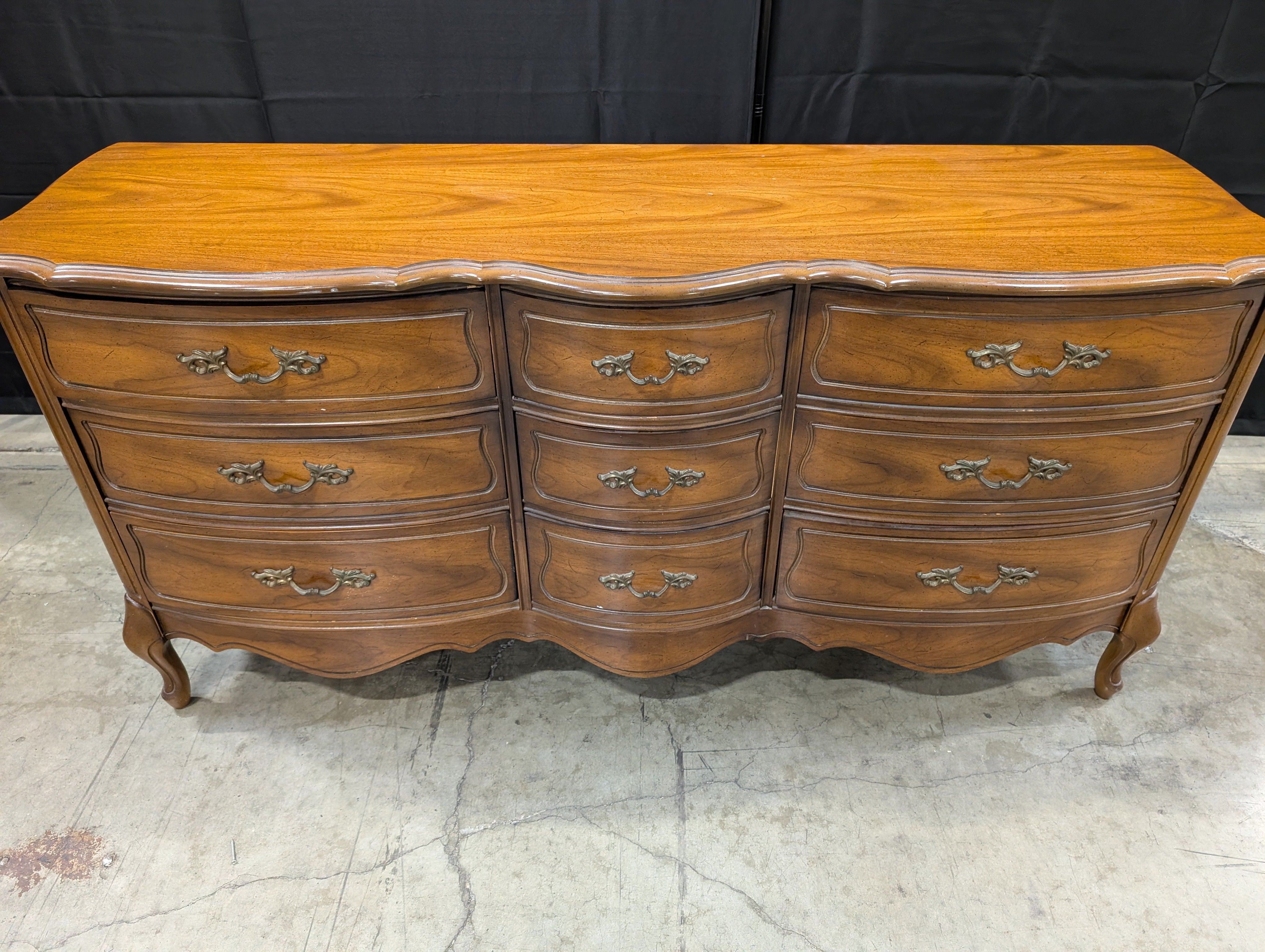 Traditional Curved Top Wooden Dresser