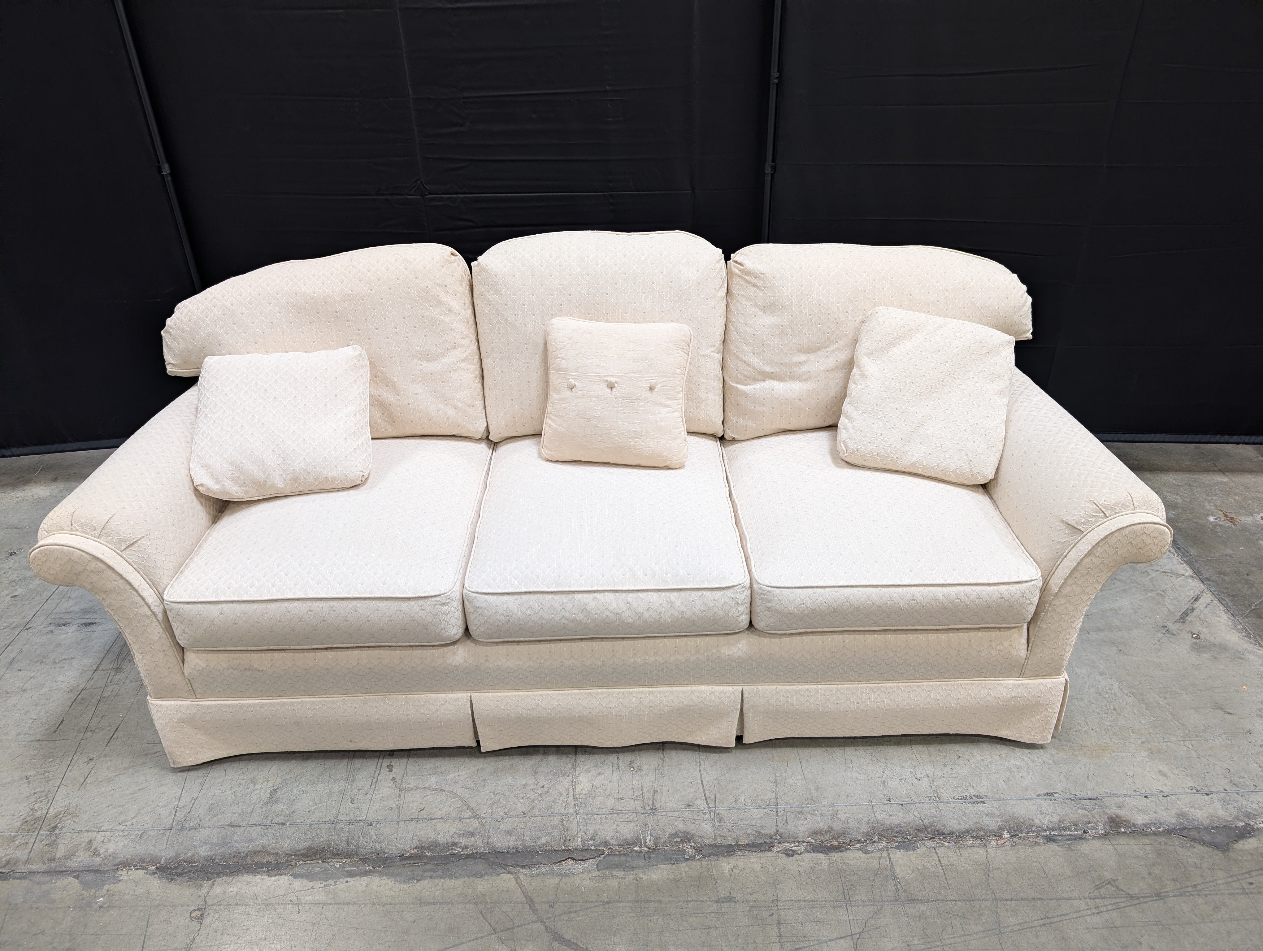 HickoryCraft Three-Seater Fabric Sofa with Rolled Arms