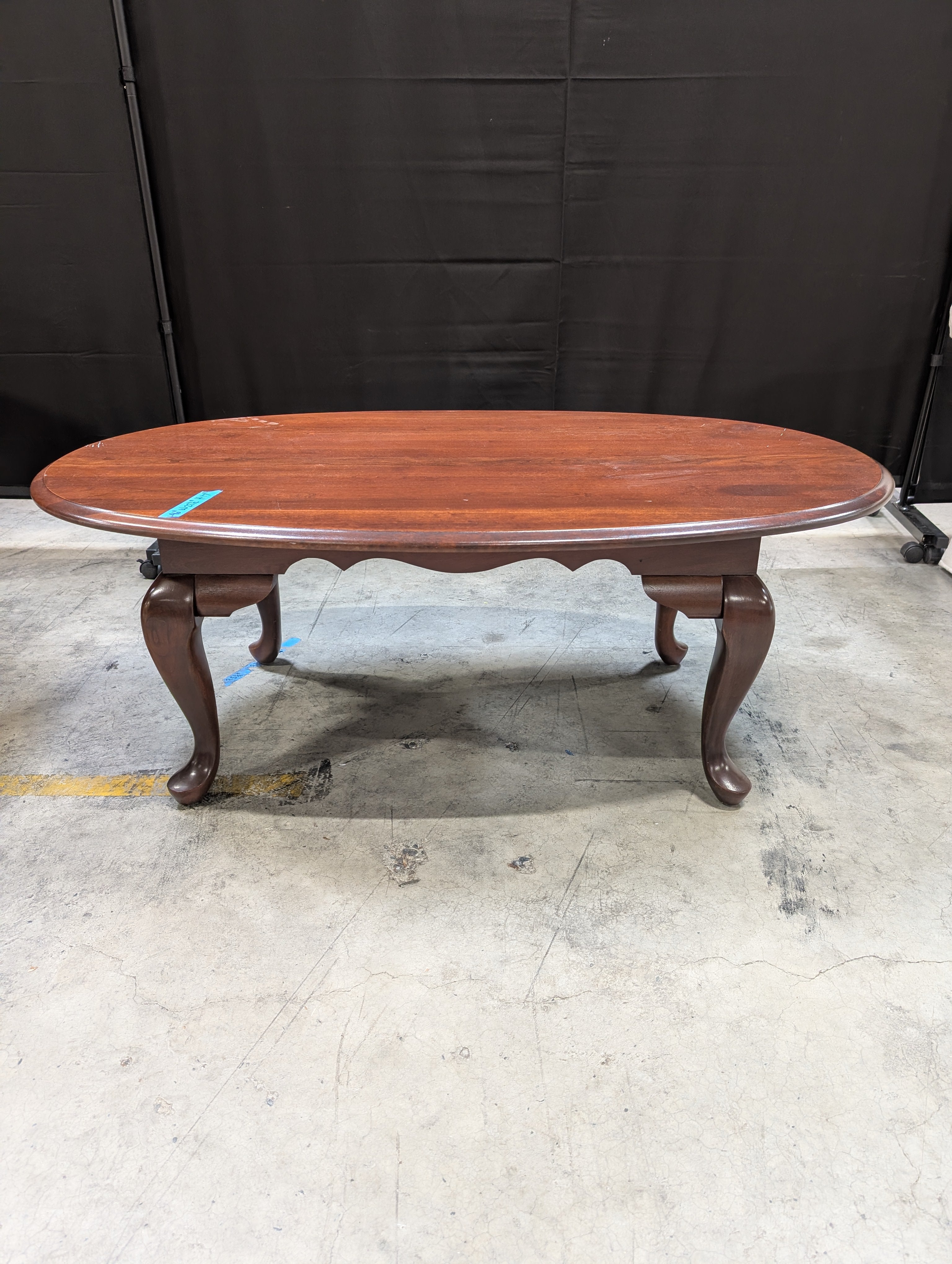 Traditional Oval Hardwood Coffee Table with Cabriole Legs