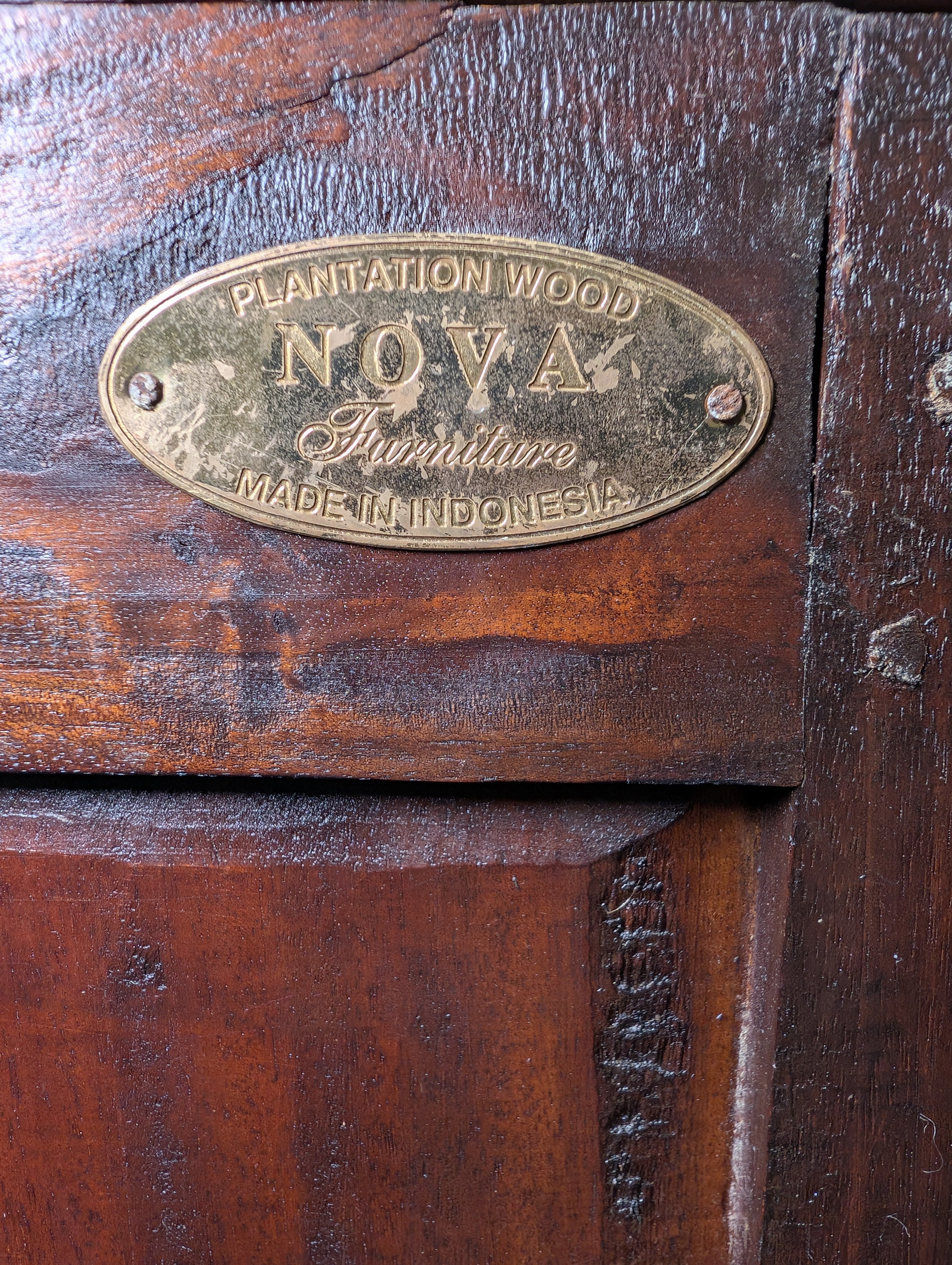 Traditional Dark Wood NOVA Furniture