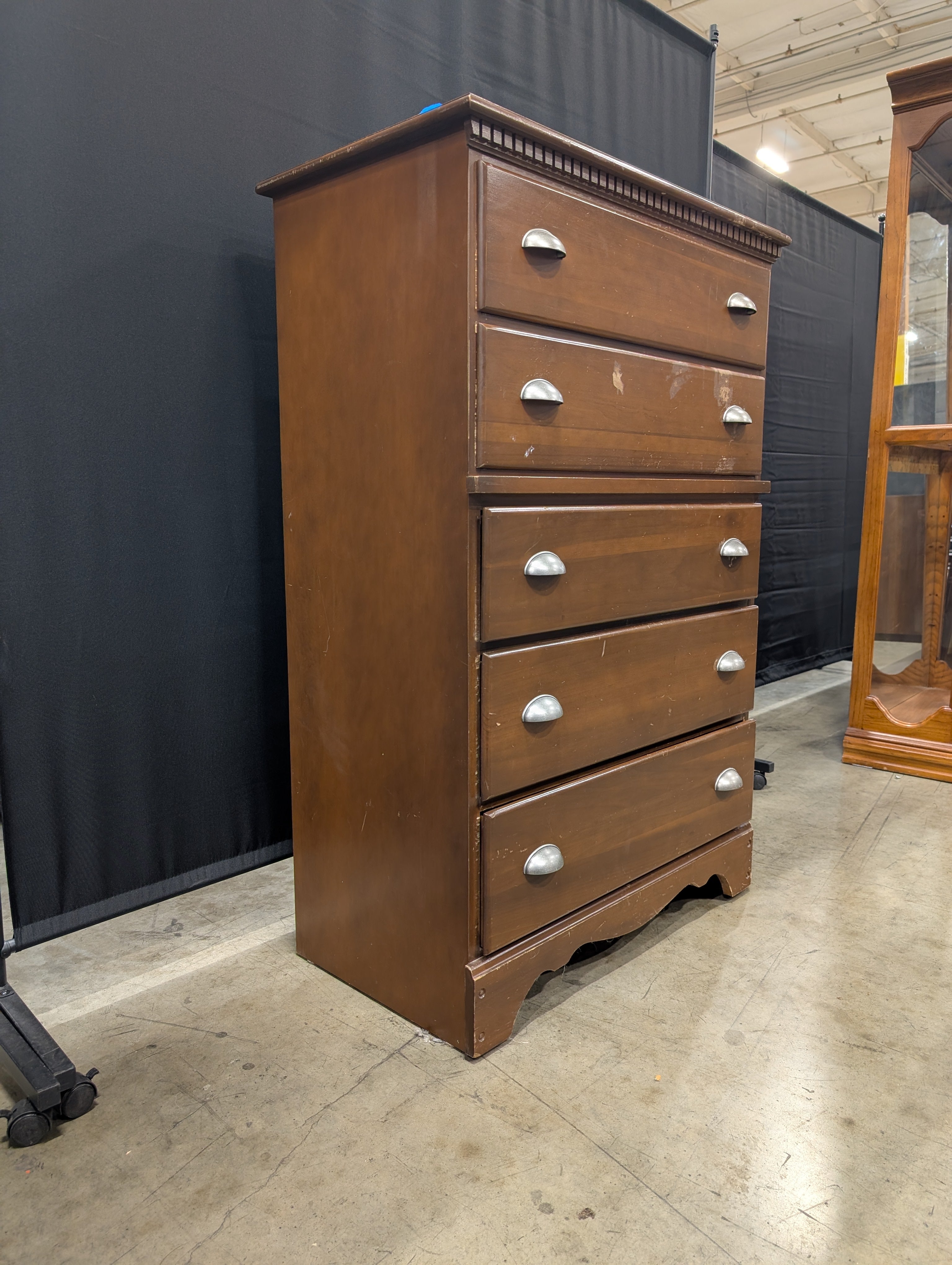 Traditional Brown Wood 5-Drawer Chest Dresser