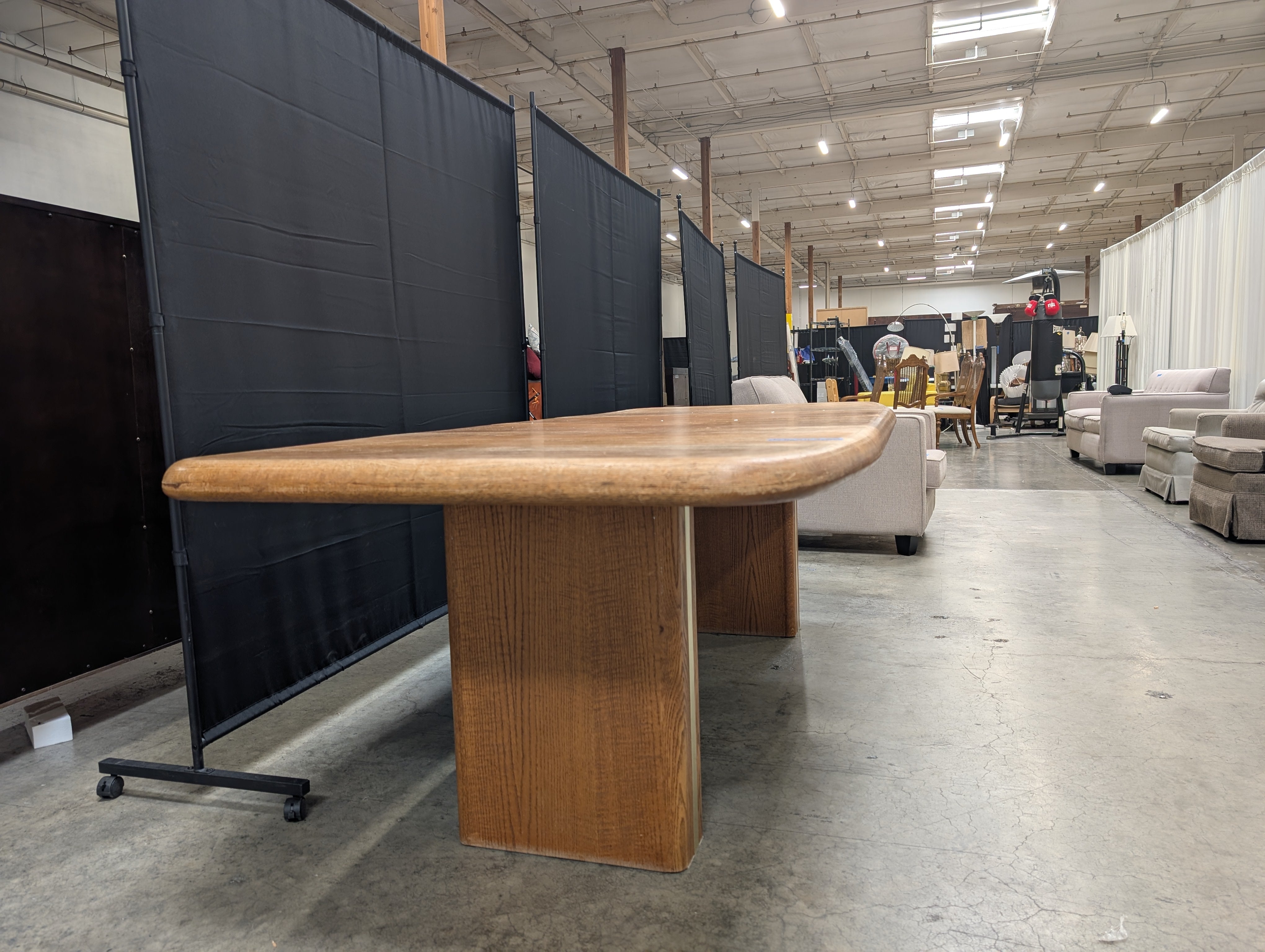 Vintage Rounded Pedestal Dining Table in Oak Wood