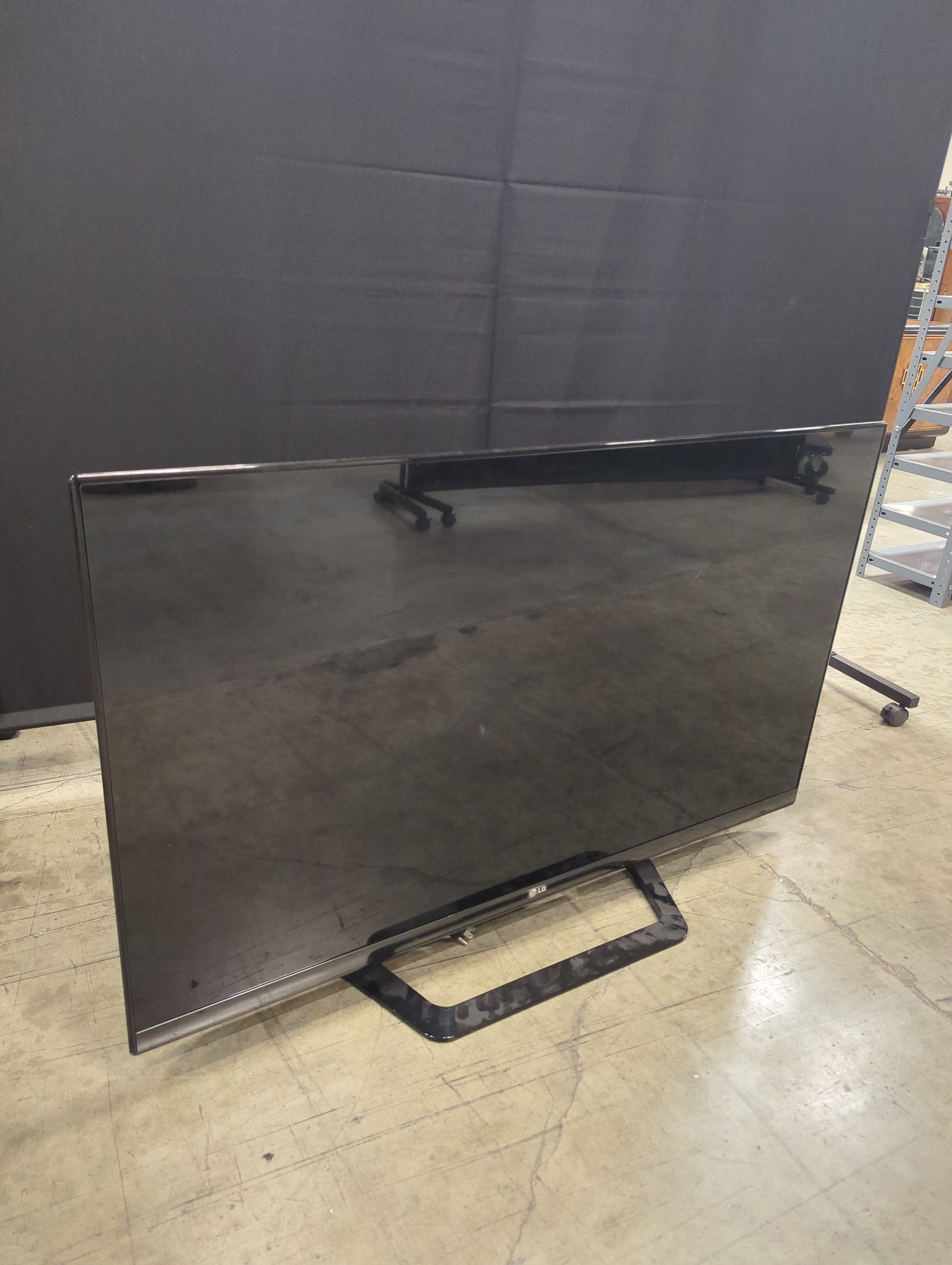 Black LG 48 Inches Flat Screen Television - 47LM6400