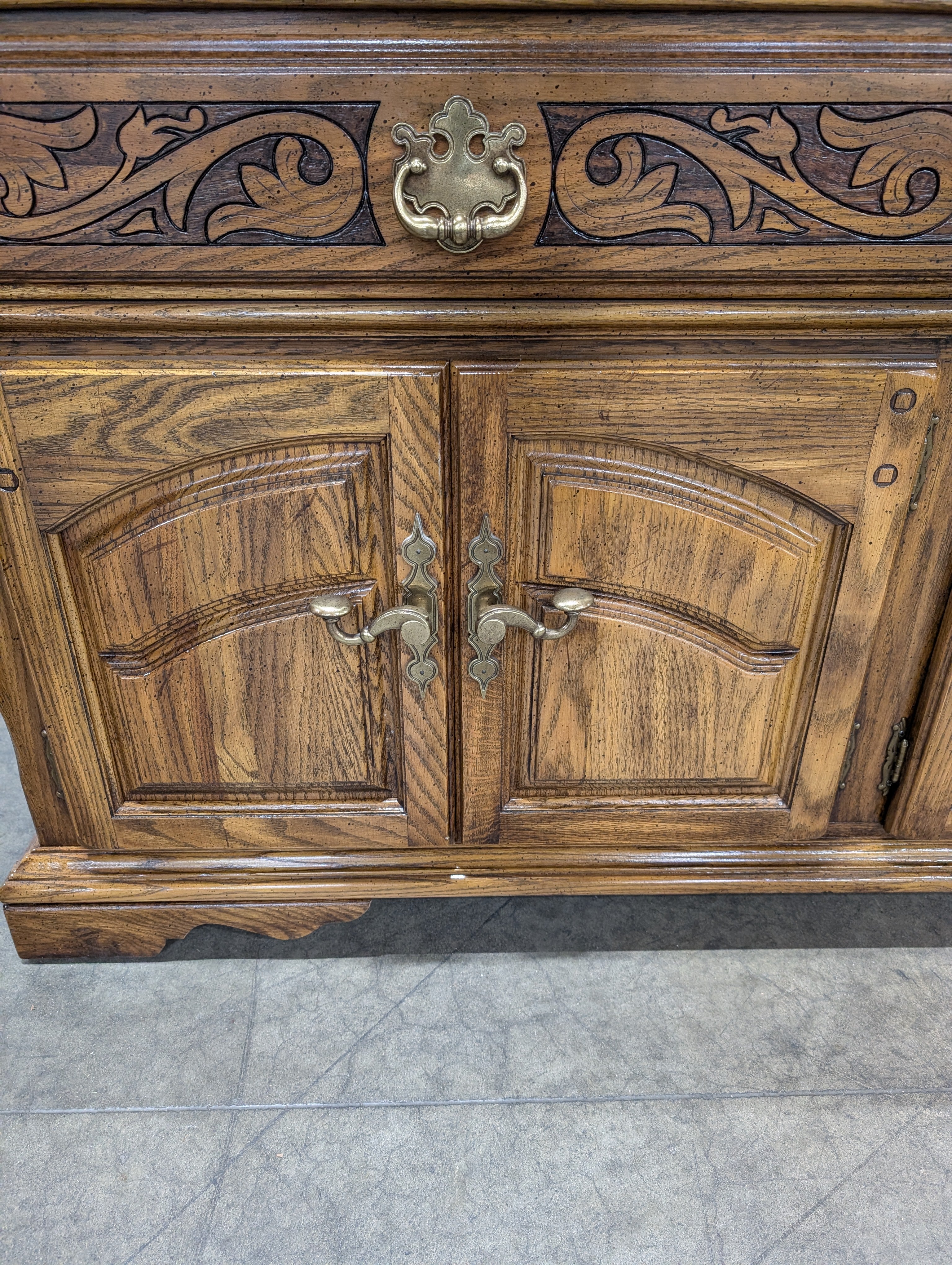 Lighted American Drew Tanglewood Display Hutch - Excellent Condition
