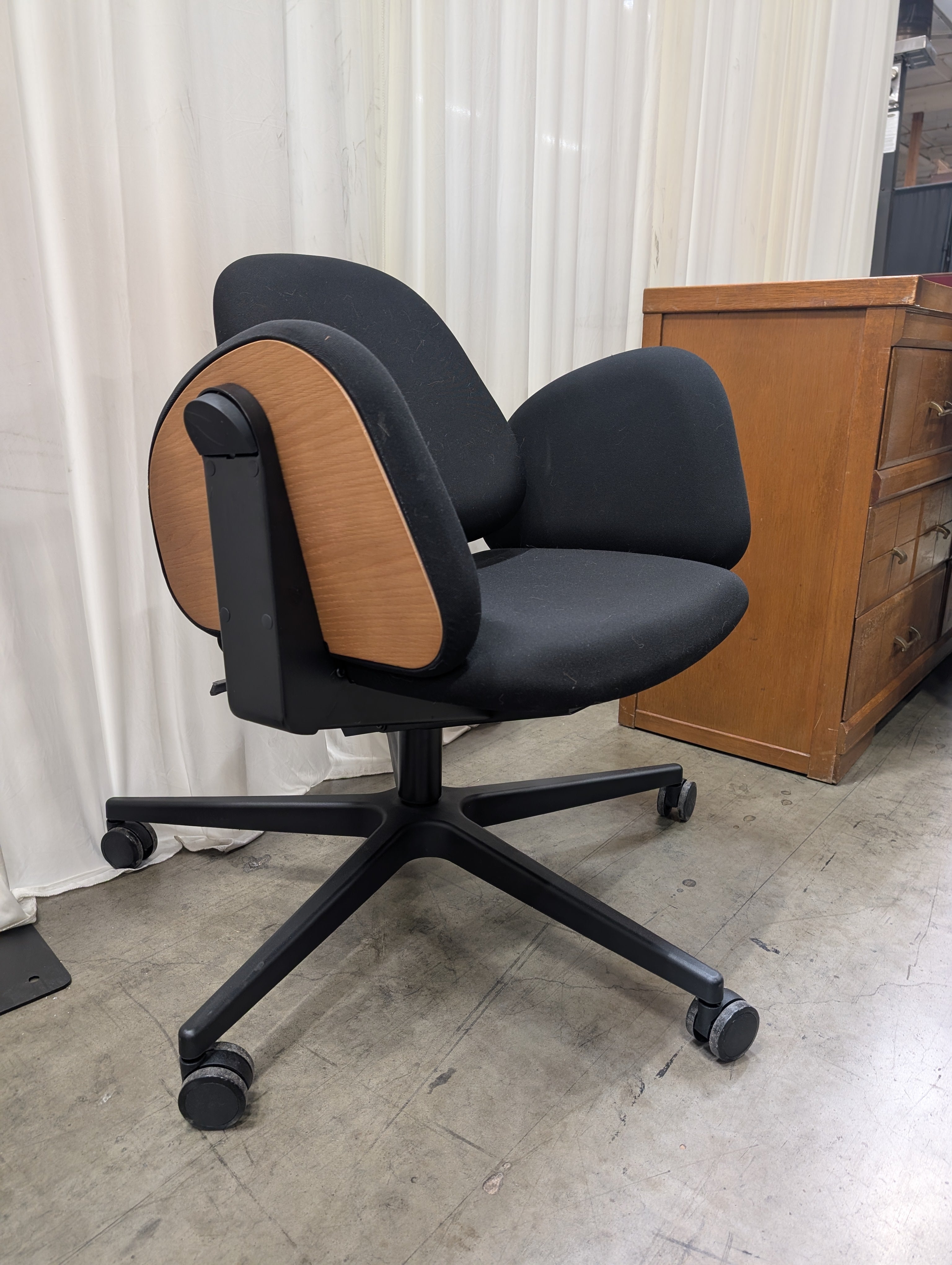 Beyou Black Fabric Upholstered Swivel Office Chair