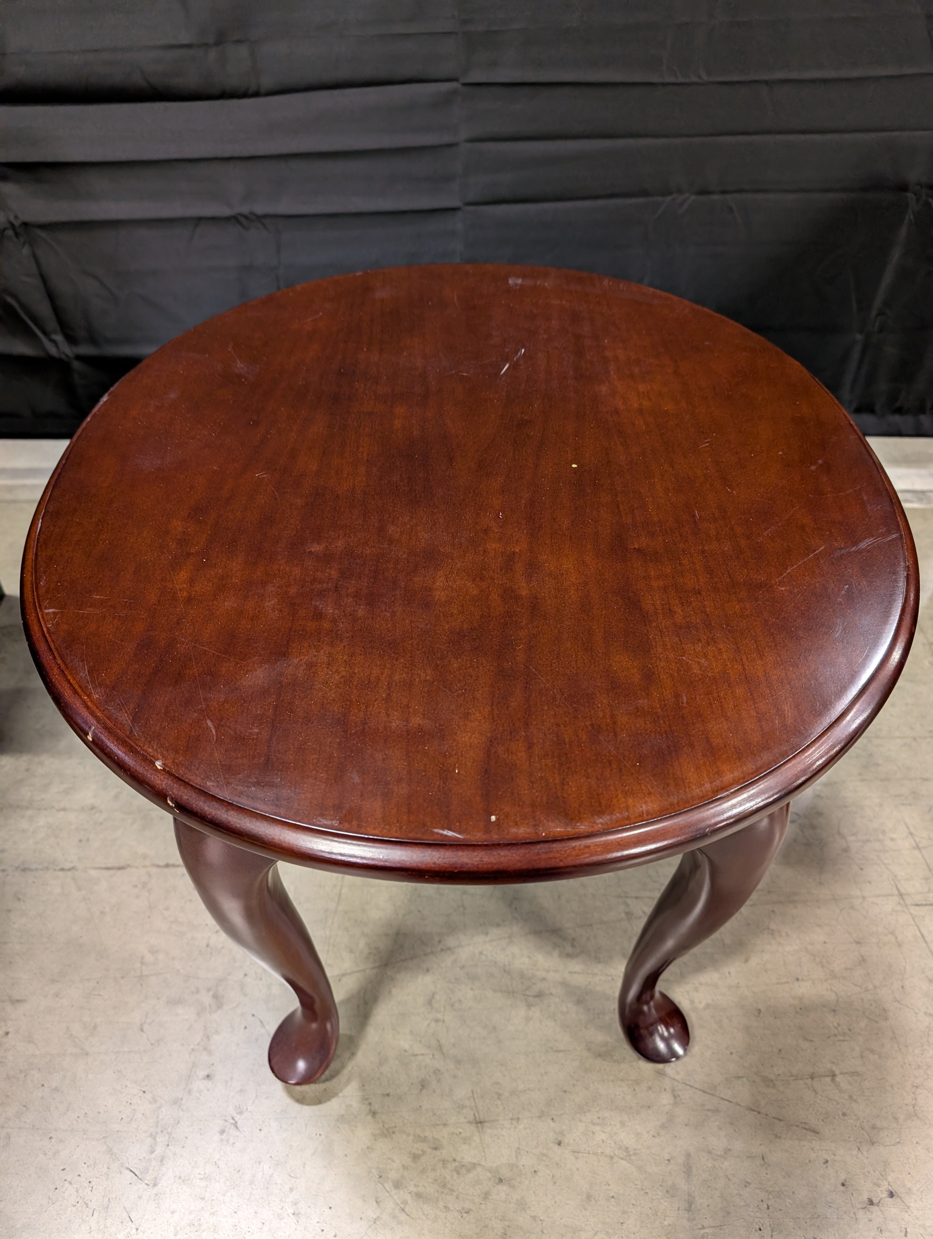 Classic Oval End Table with Cabriole Legs