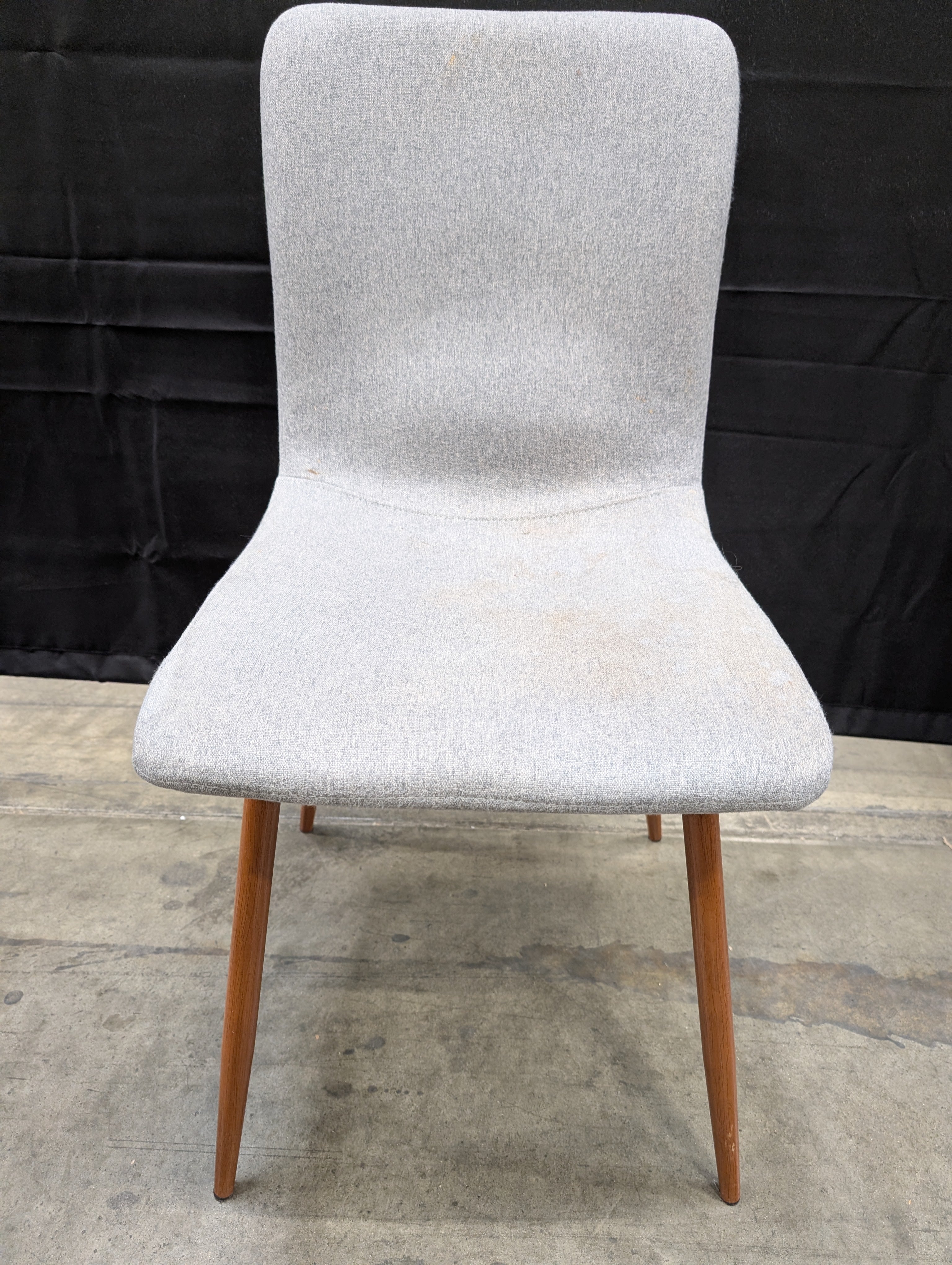 Warehouse sale** Contemporary Light Grey Upholstered Dining Chair with Tapered Wood Legs
