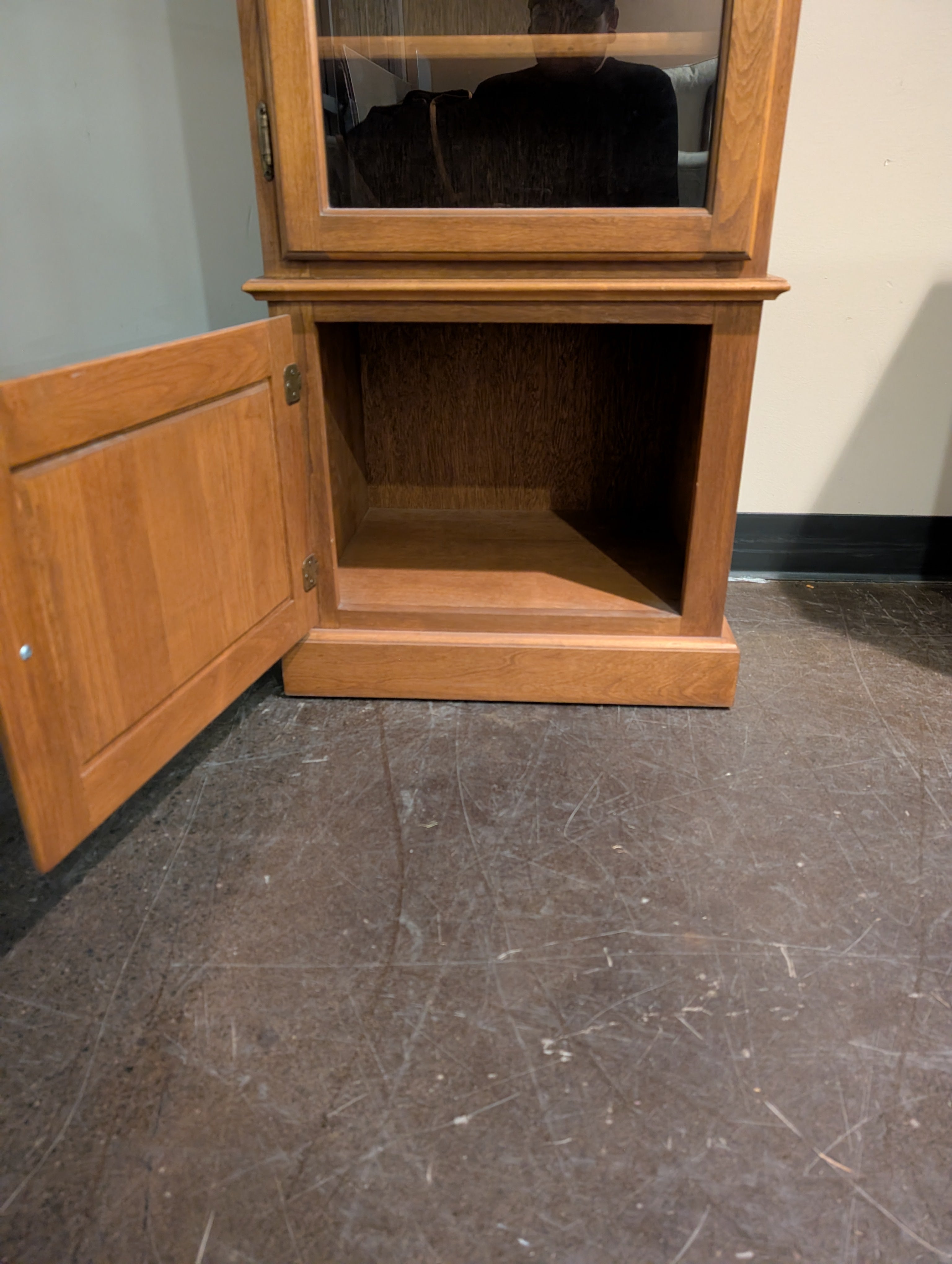 Classic Wood Display Cabinet with Glass Door