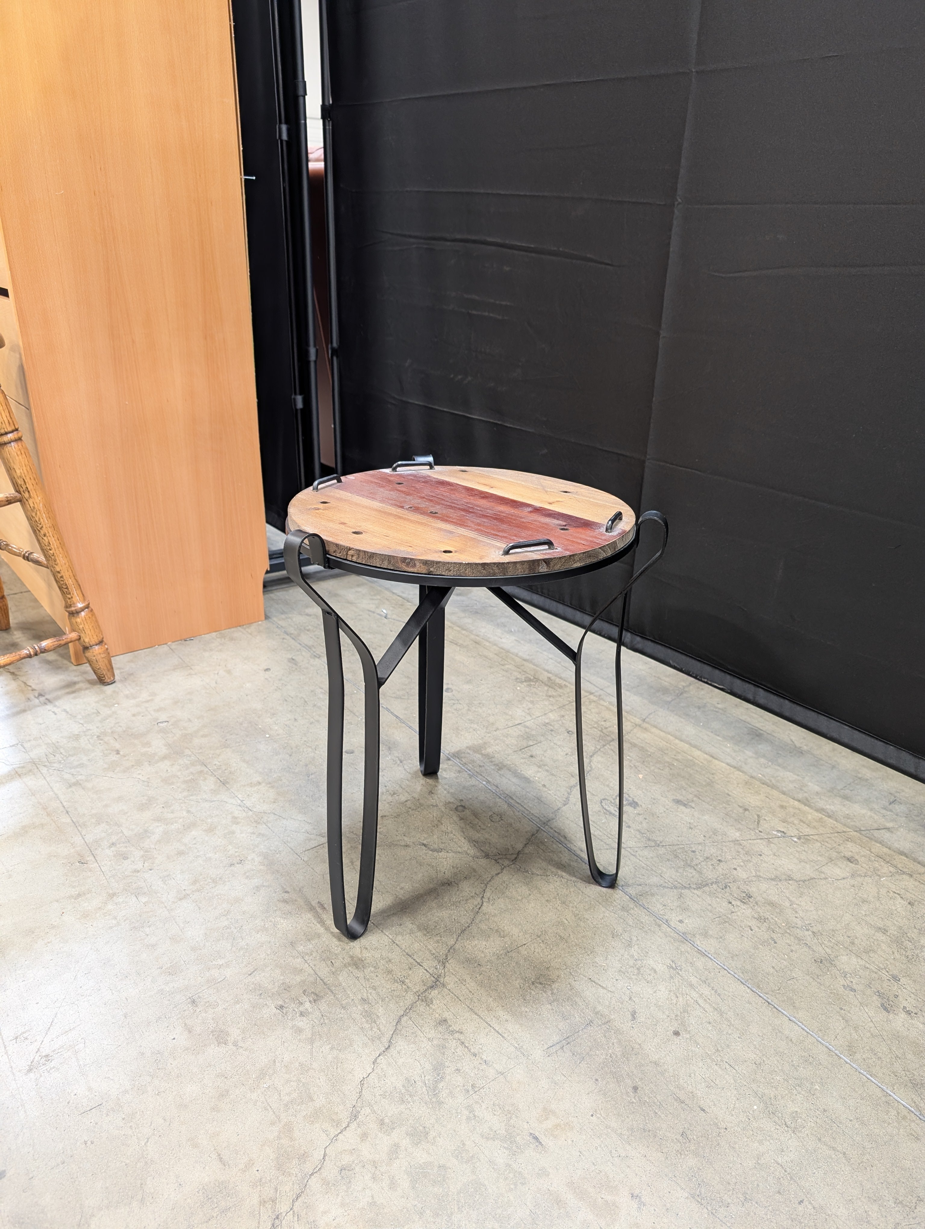 Rustic Round Wood Top Accent Table with Black Metal Hairpin Legs