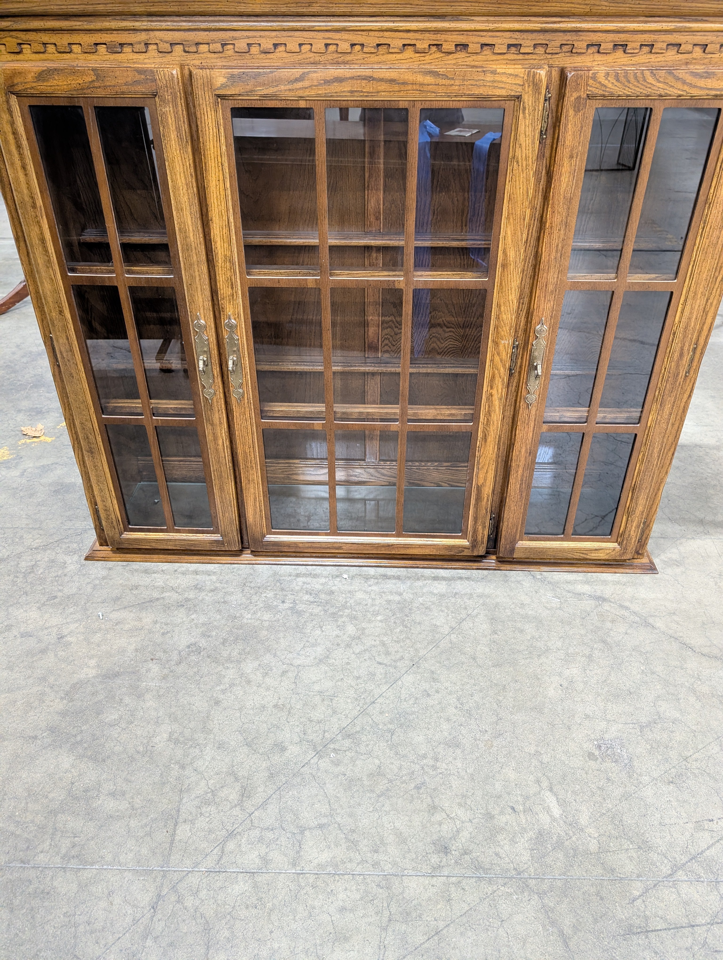 Lighted American Drew Tanglewood Display Hutch - Excellent Condition