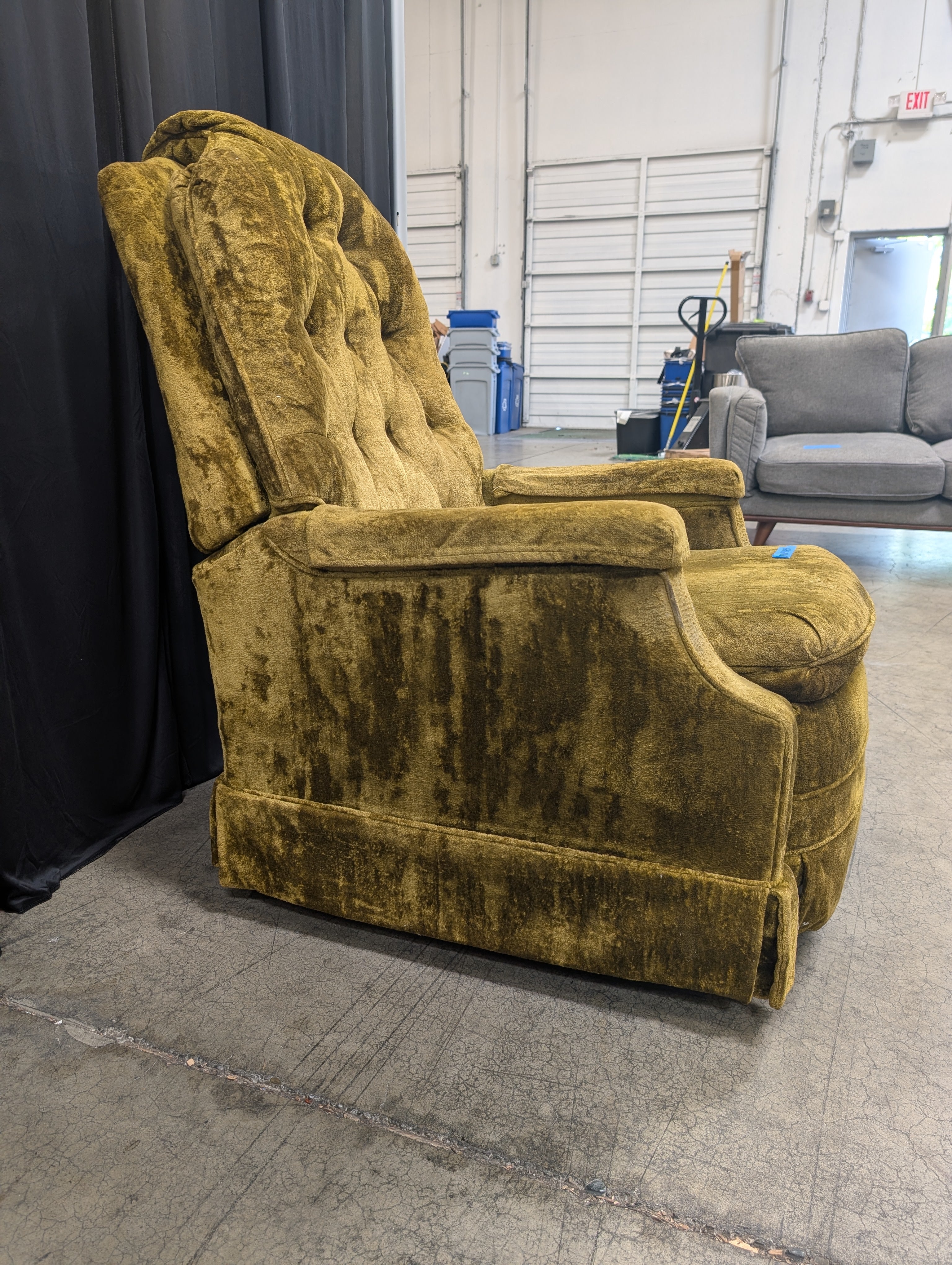 Vintage Olive Green Tufted Recliner in Velvet