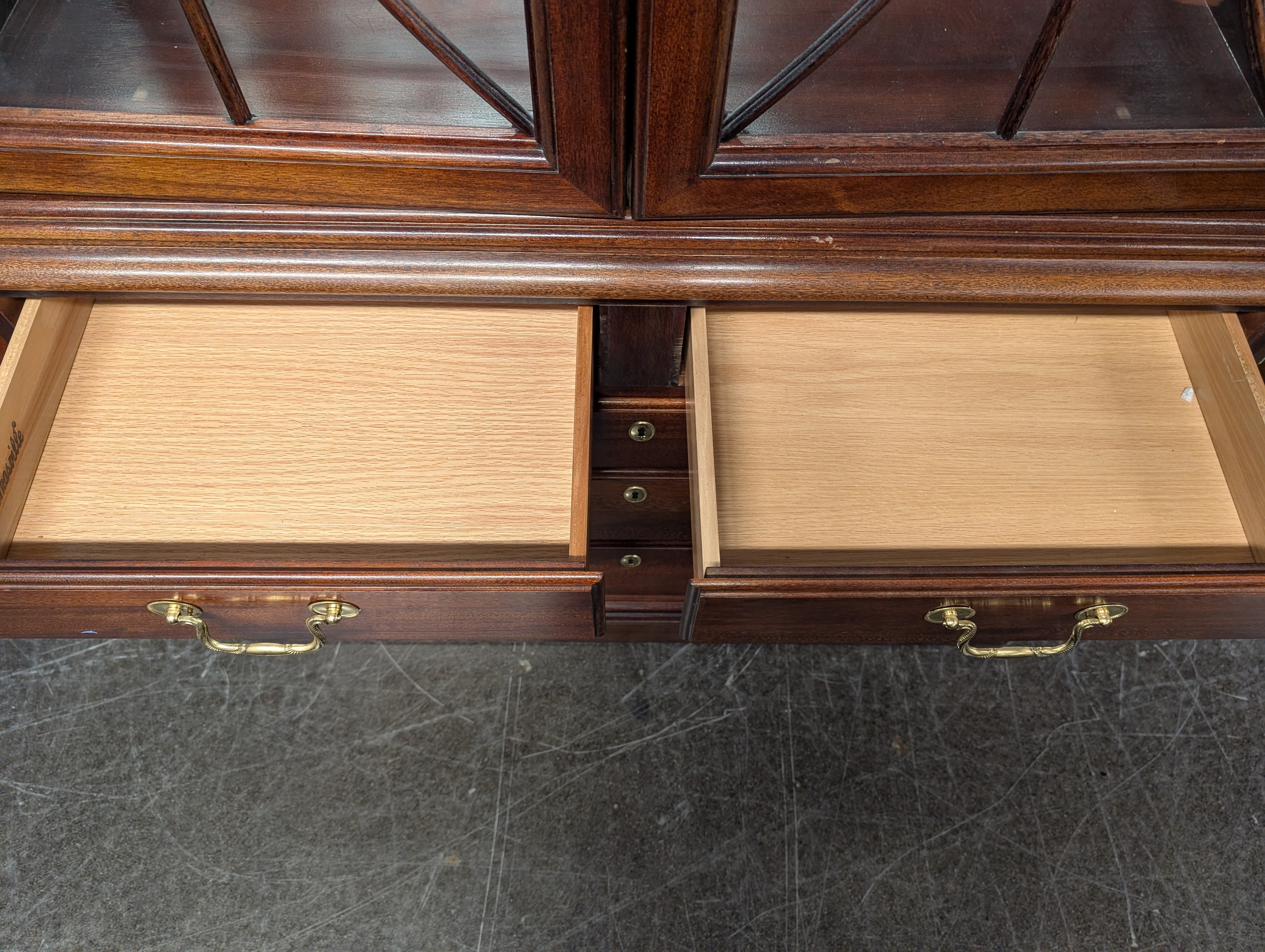 Thomasville Georgian Style Large Mahogany China Display Breakfront