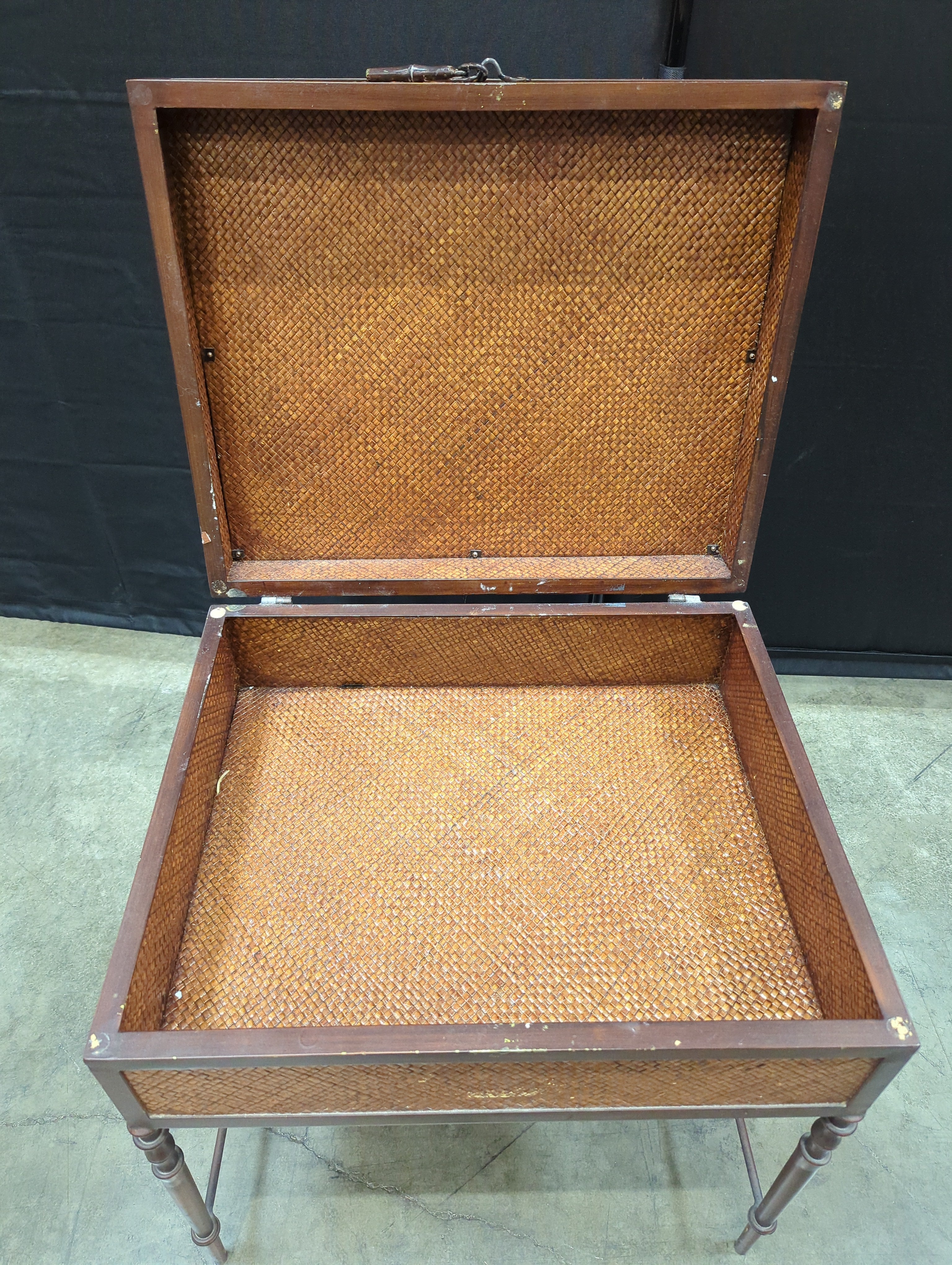 Vintage Style Inlaid Wood Accent Table with Turned Legs