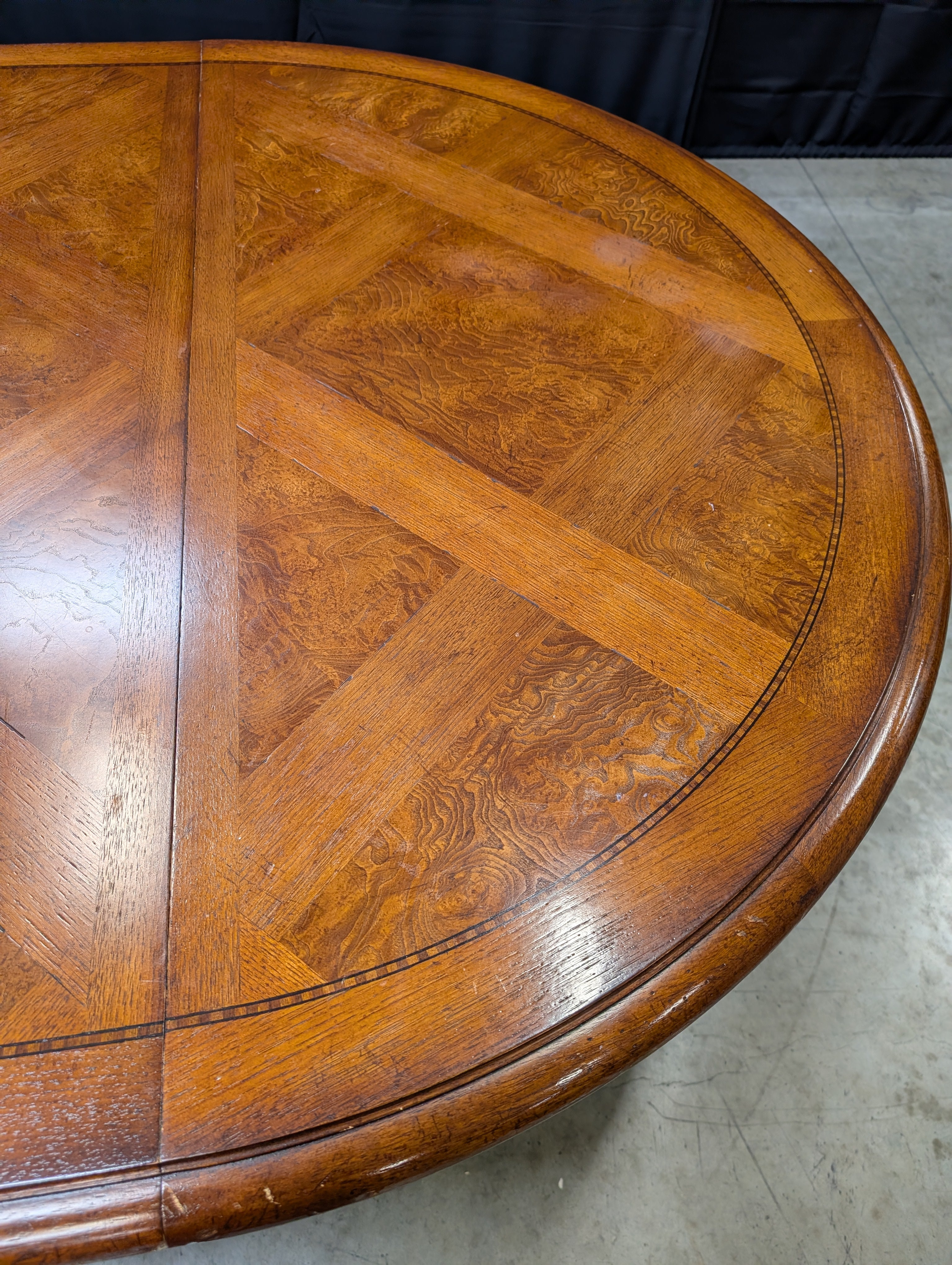 Round Inlaid Wood Pedestal Dining Table