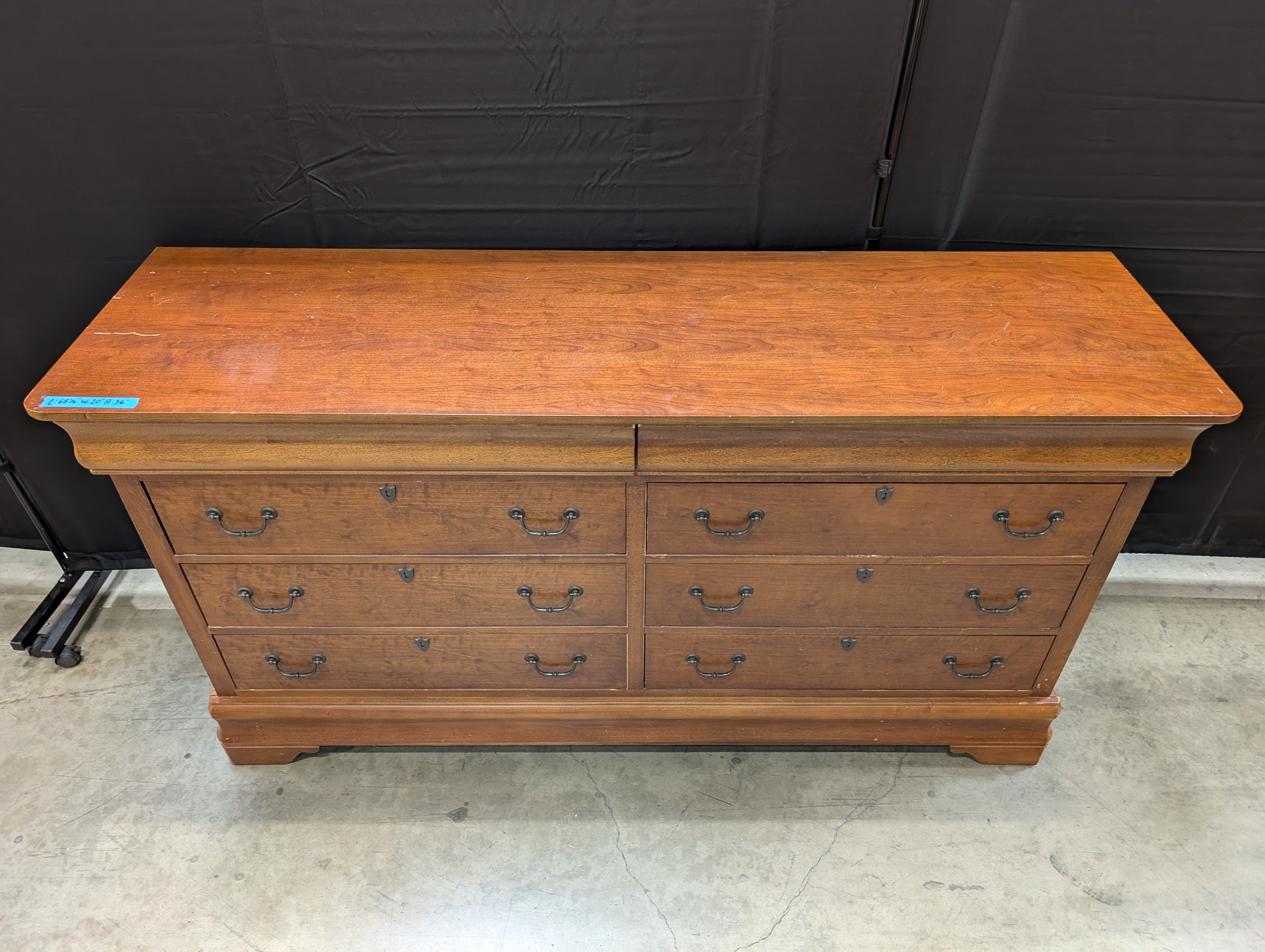 Bassett Traditional Eight-Drawer Wooden Dresser