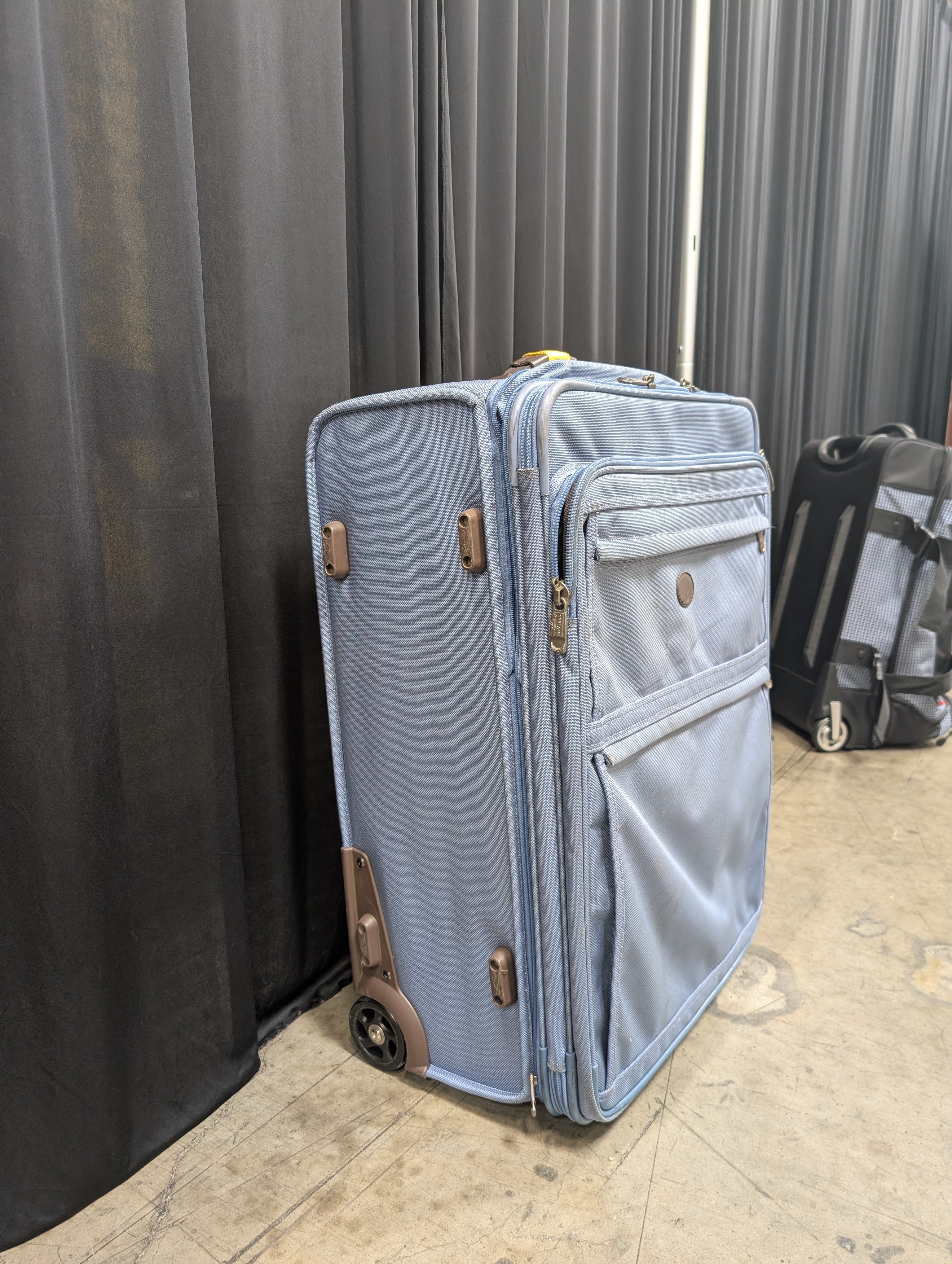 Light Blue Rolling Suitcase with Retractable Handle