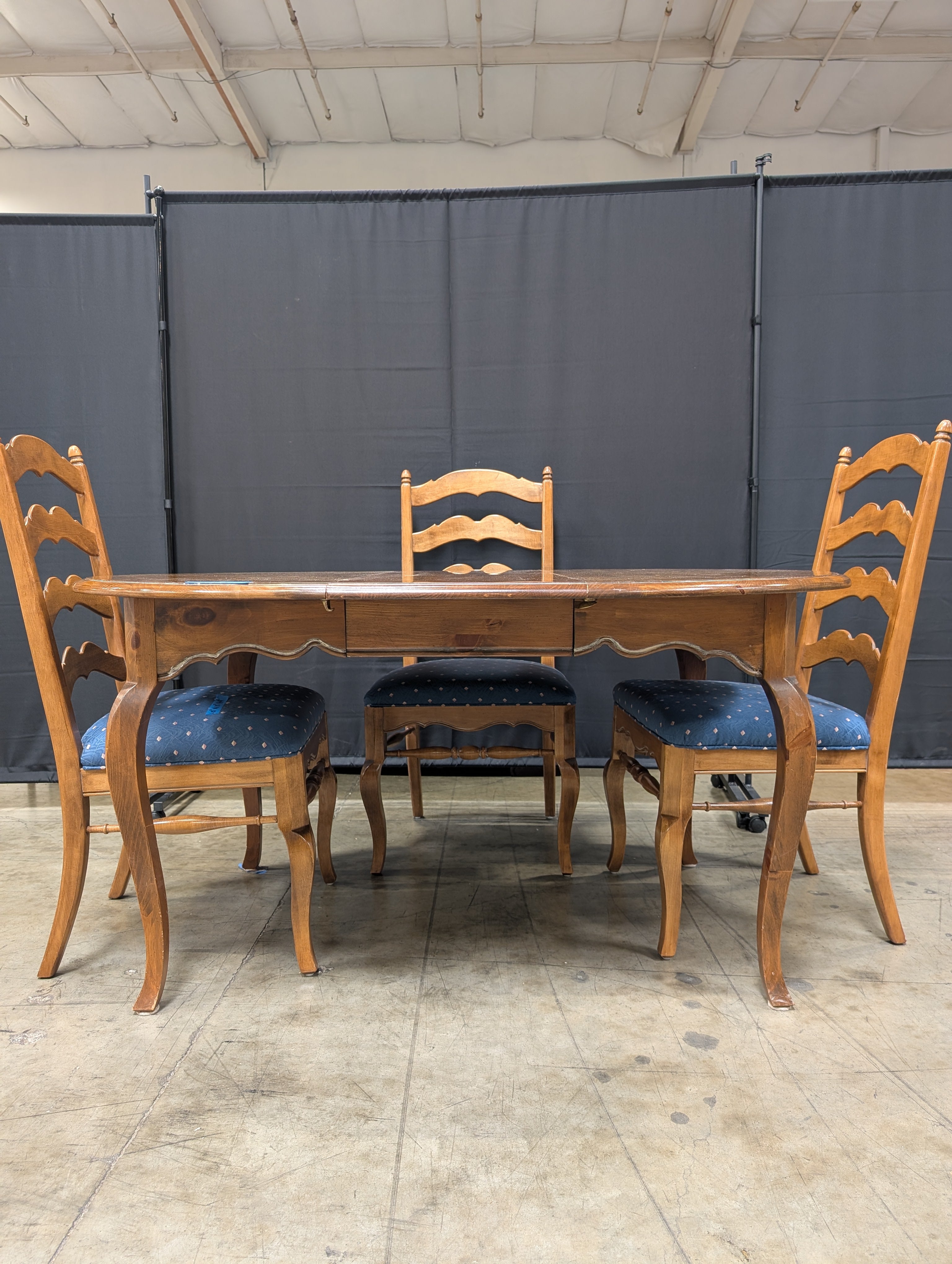 Ethan Allen Classic Solid Wood Oval Dining Table Set with 4 Chairs