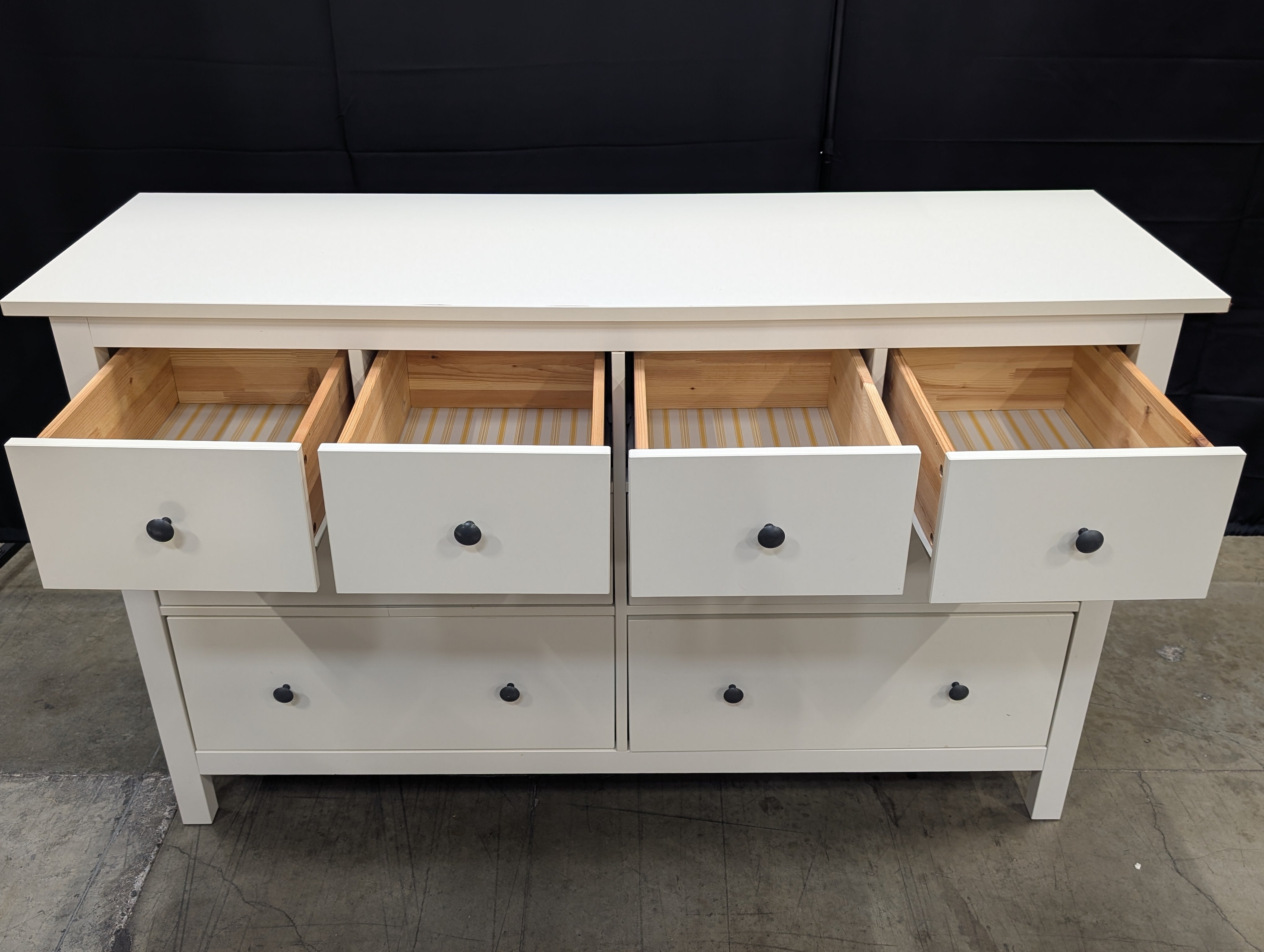 Versatile White 8-Drawer Dresser