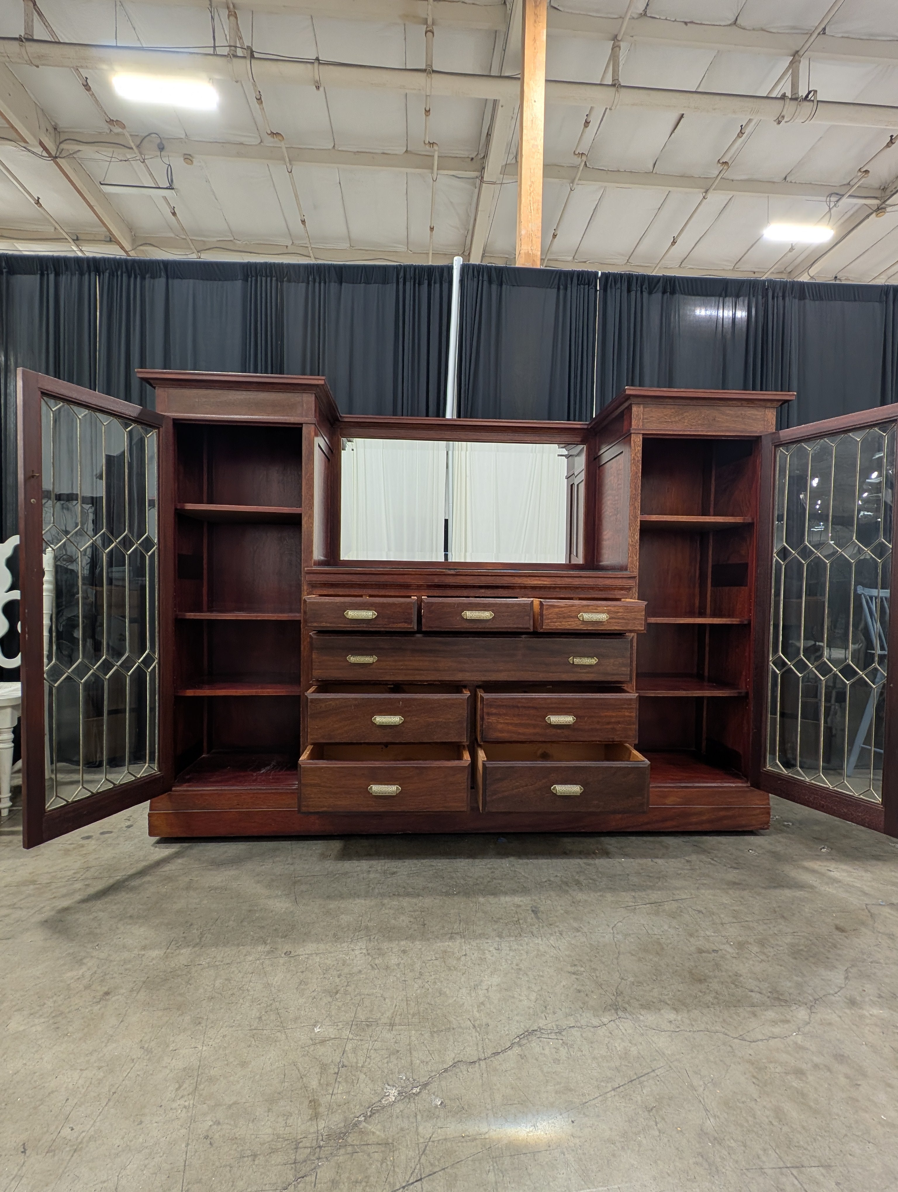 Traditional Mahogany Wood China Cabinet with Mirror