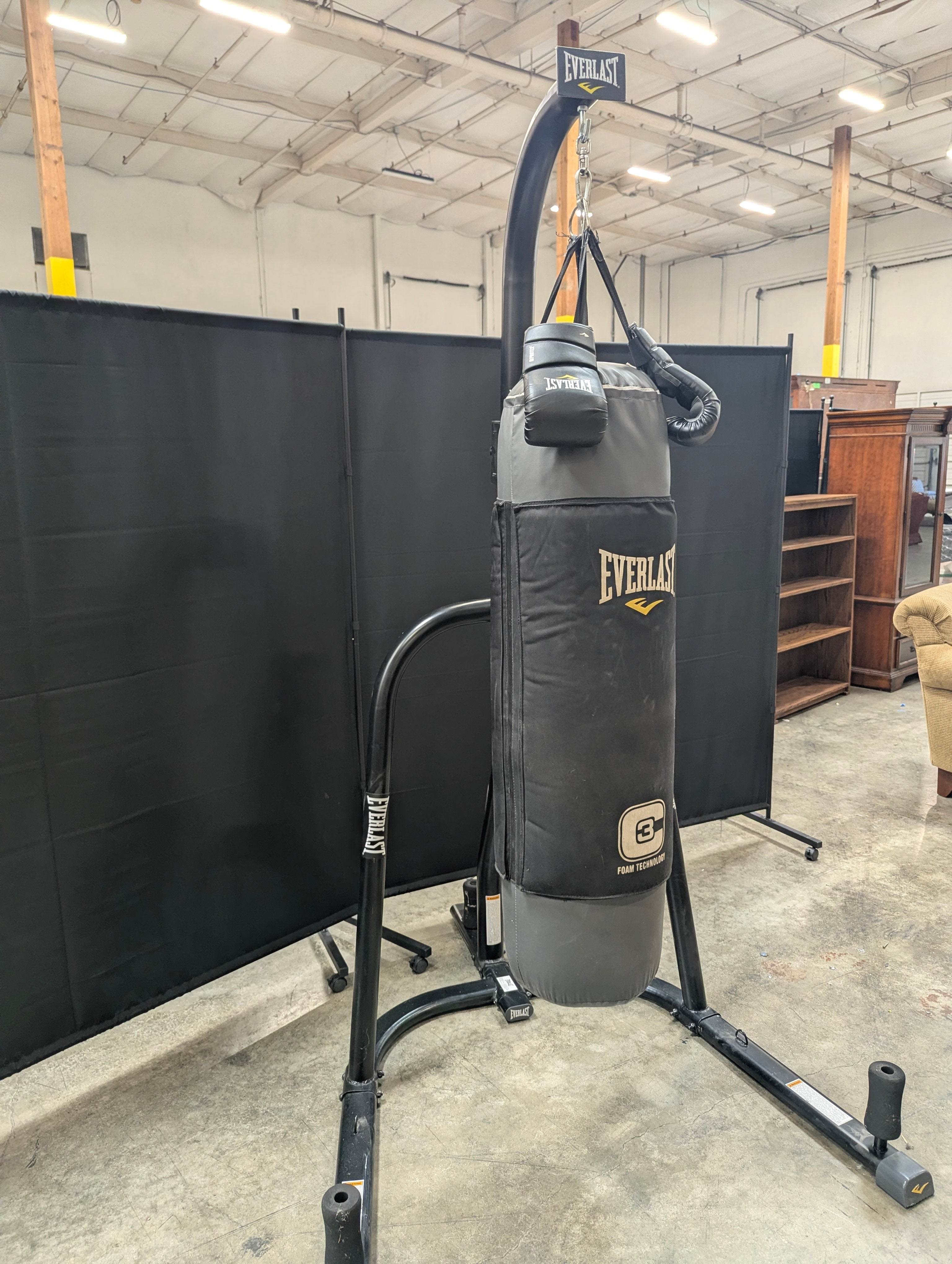 EVERLAST Freestanding Heavy Bag System for Home Fitness