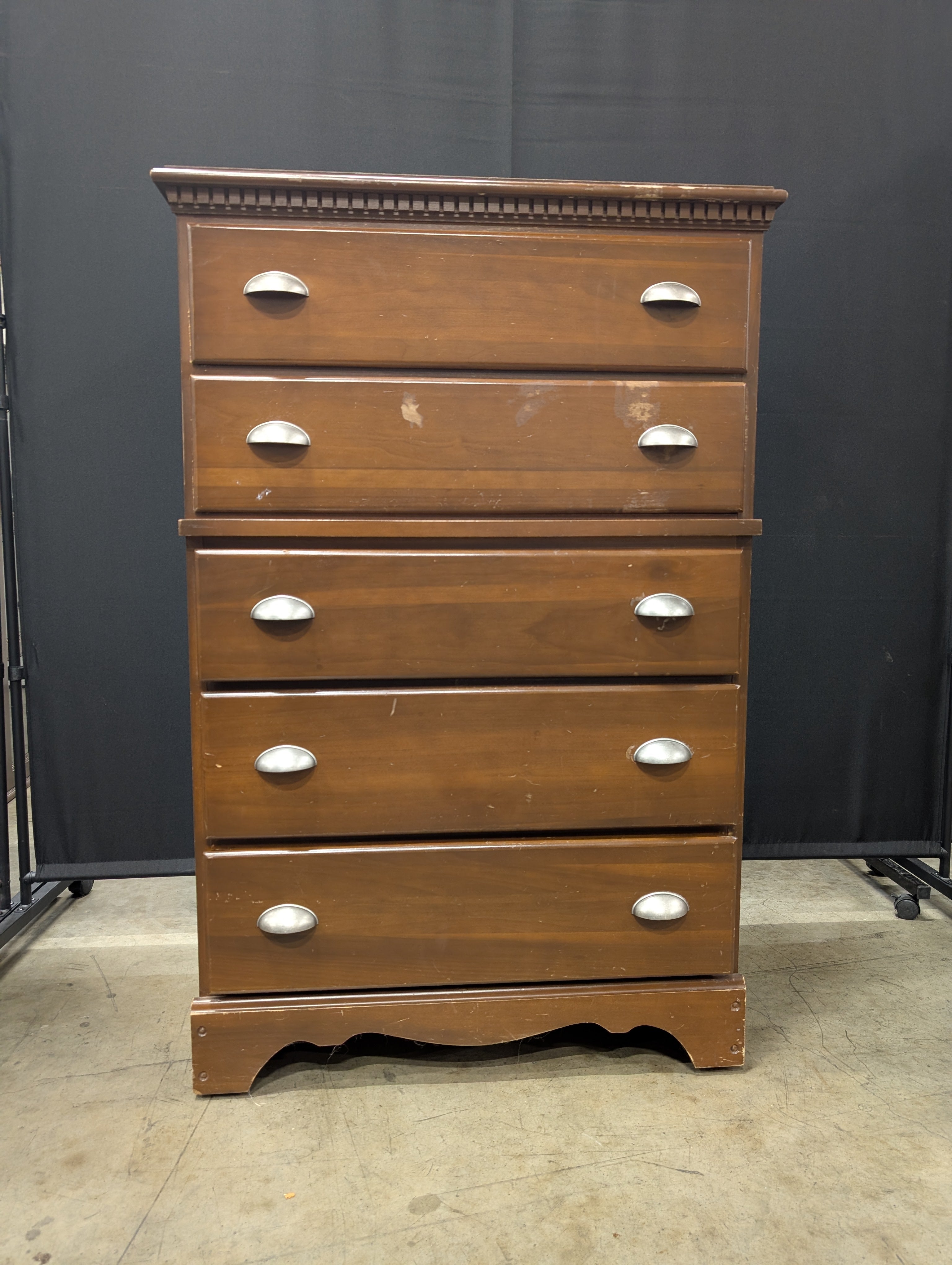 Traditional Brown Wood 5-Drawer Chest Dresser