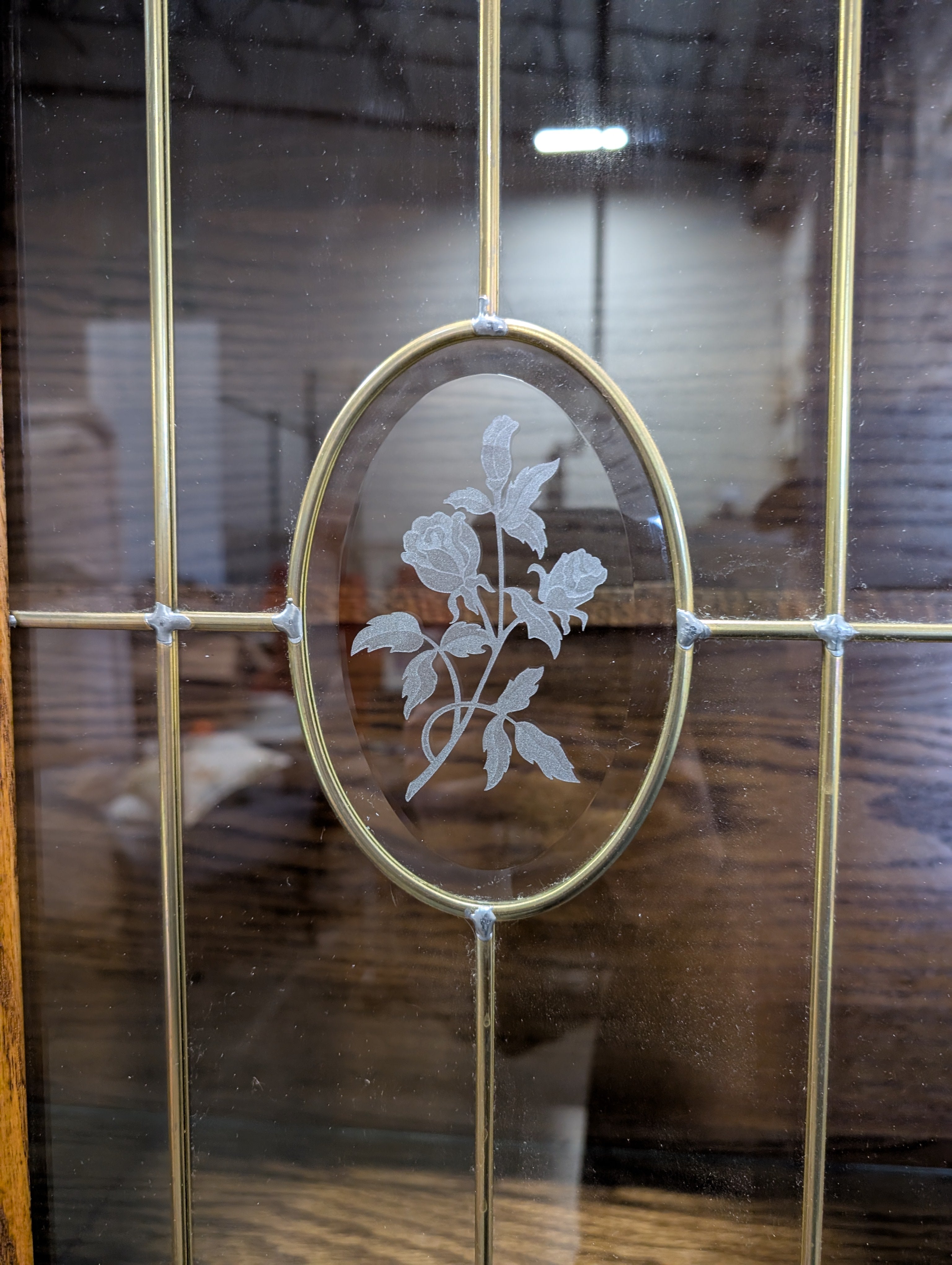 Traditional Oak Wood Display Hutch with Leaded Glass Doors