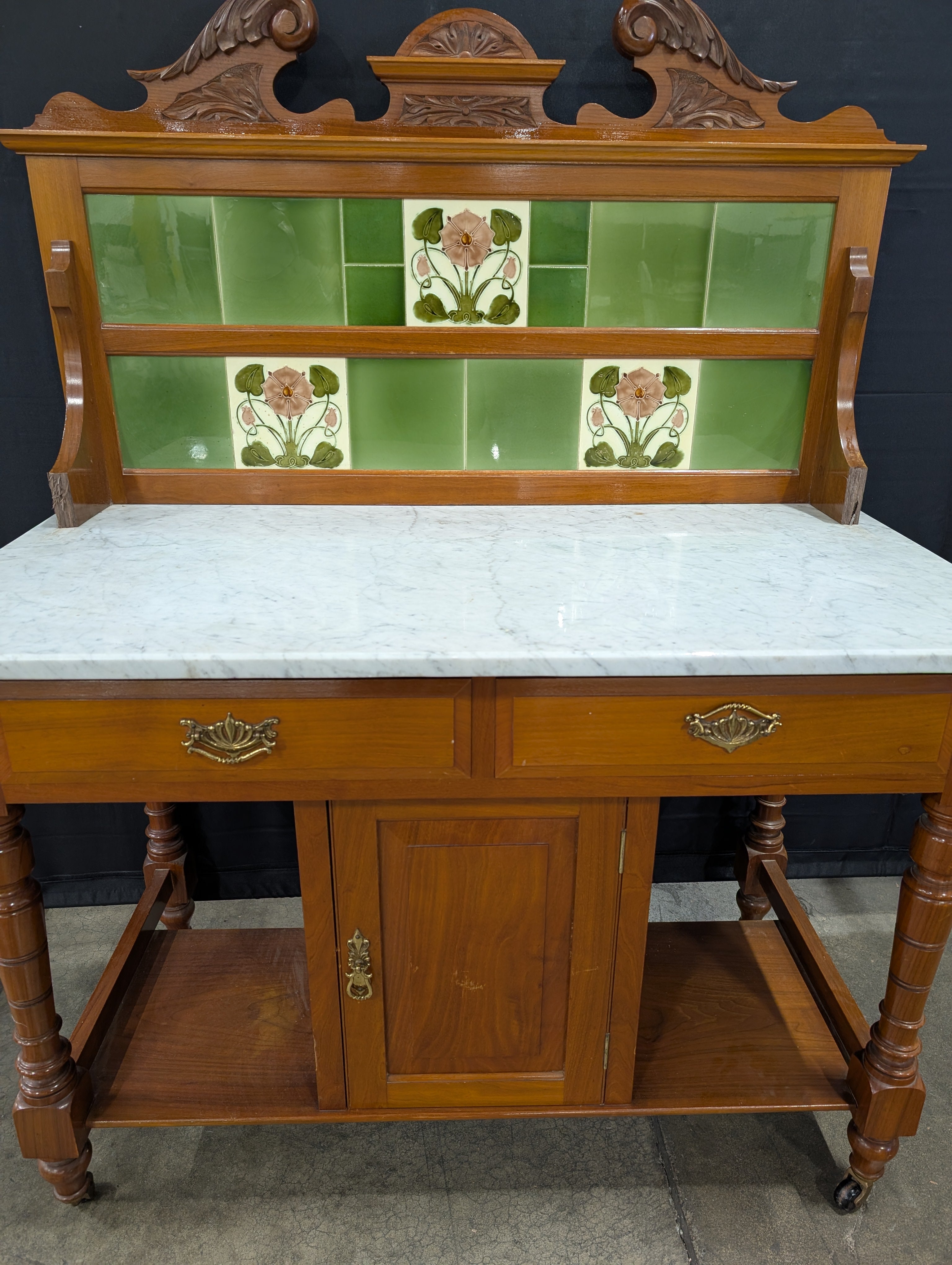 A. De Gruchy & Co. Ltd Old Victorian Washstand