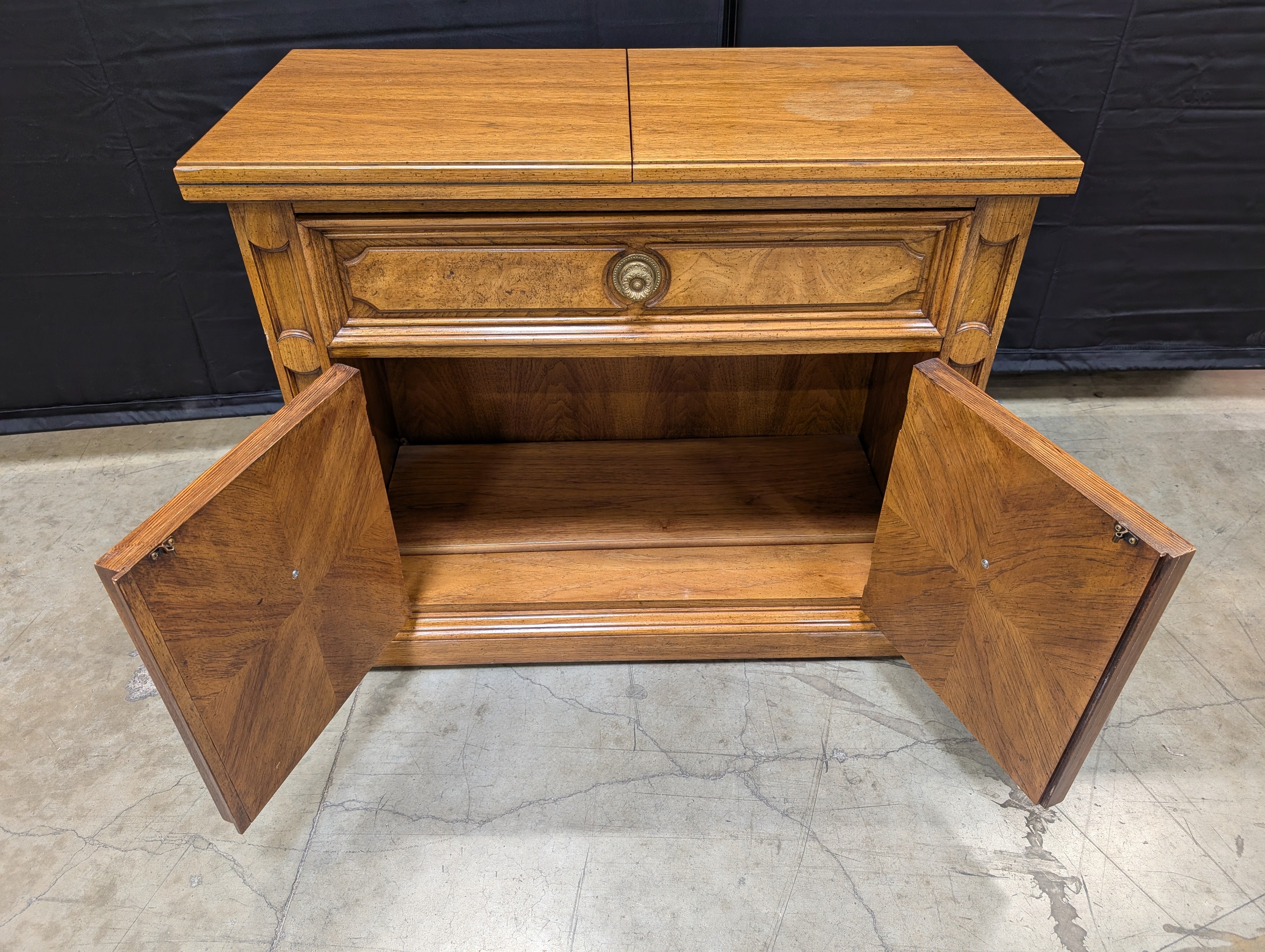 Traditional Hardwood Thomasville Drop-Leaf Cabinet with Inlaid Veneer