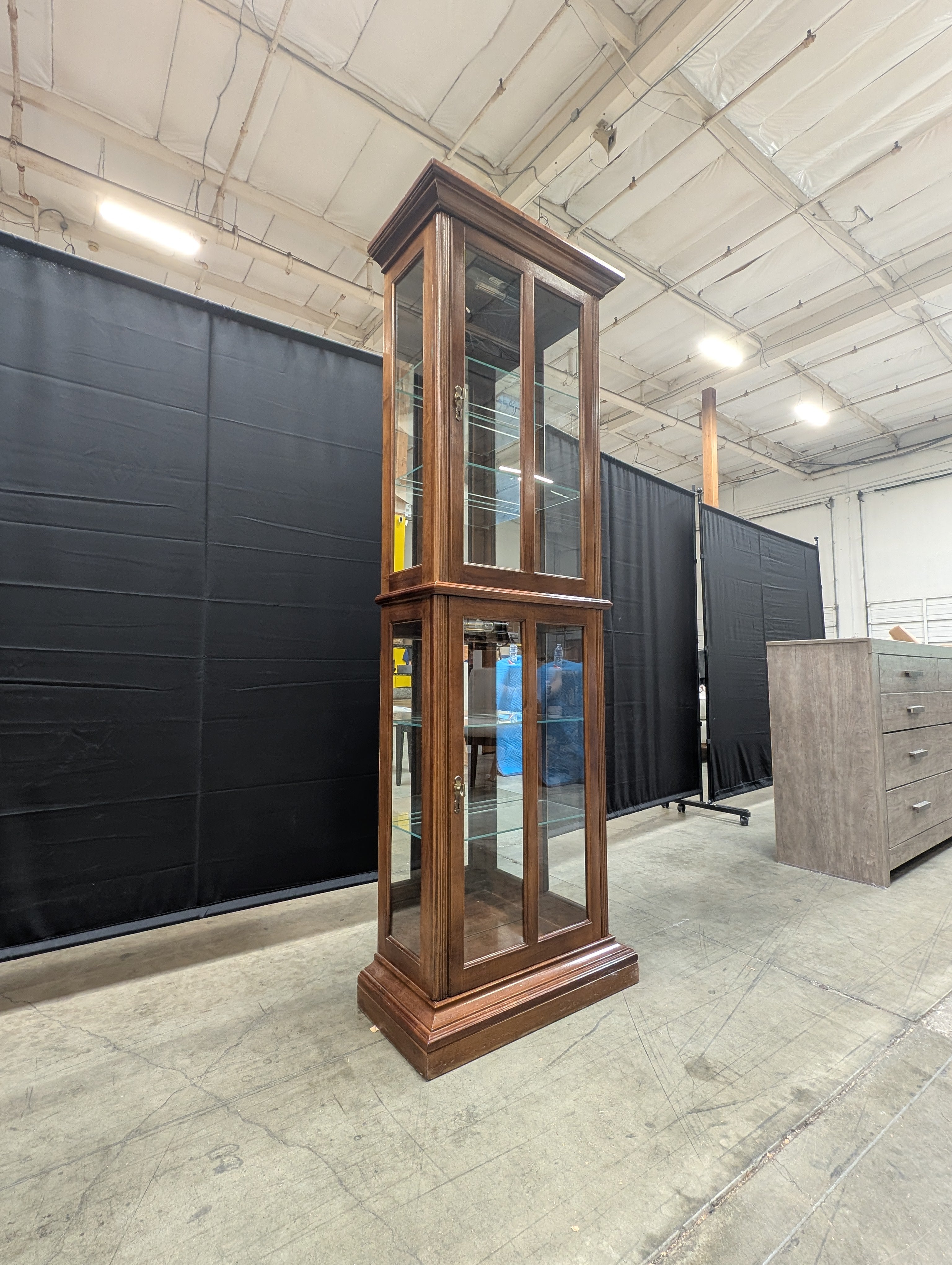 Tall Dark Wood PULASKI FURNITURE Display Curio Cabinet with Cherry Finish
