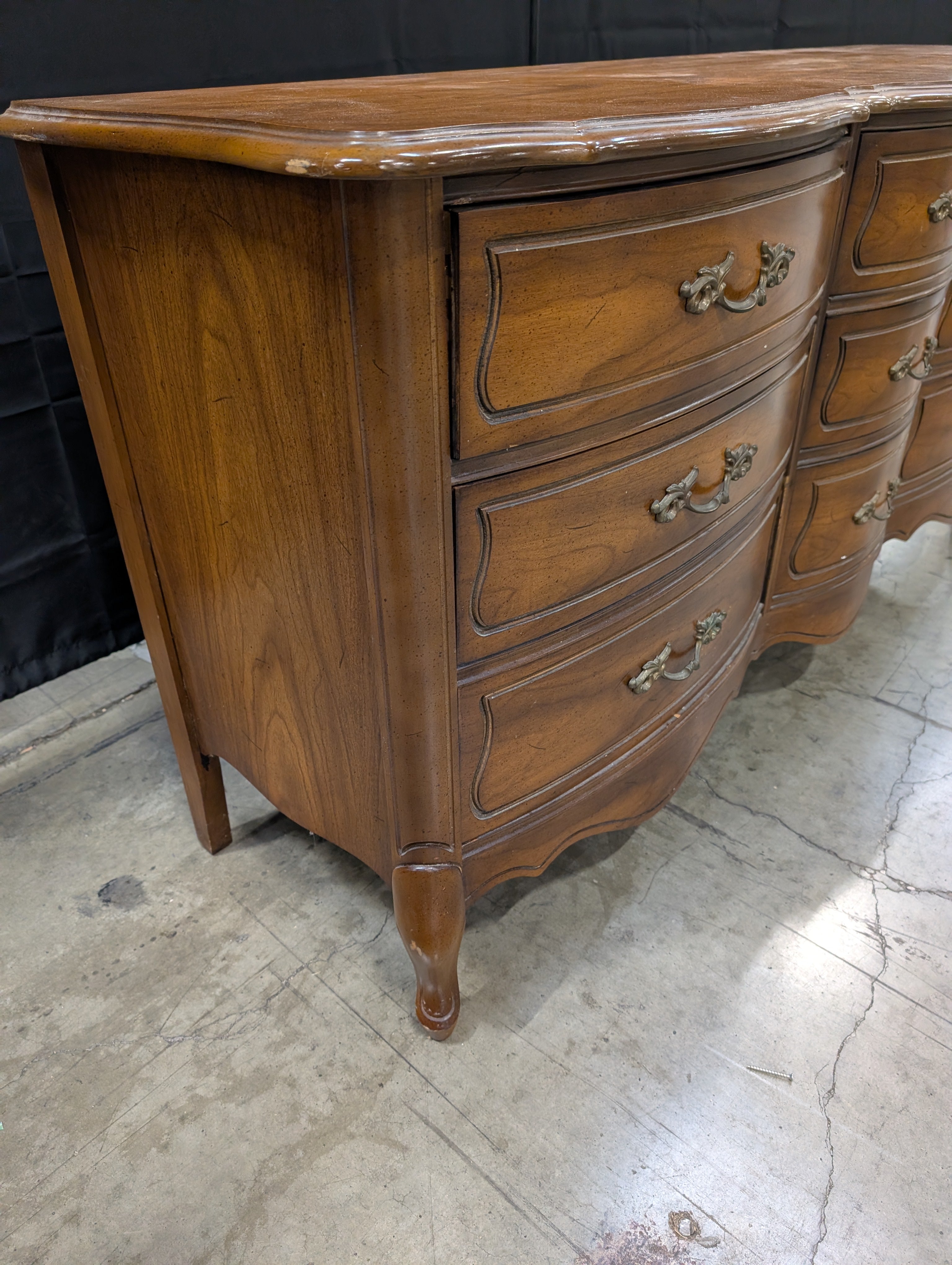 Traditional Curved Top Wooden Dresser