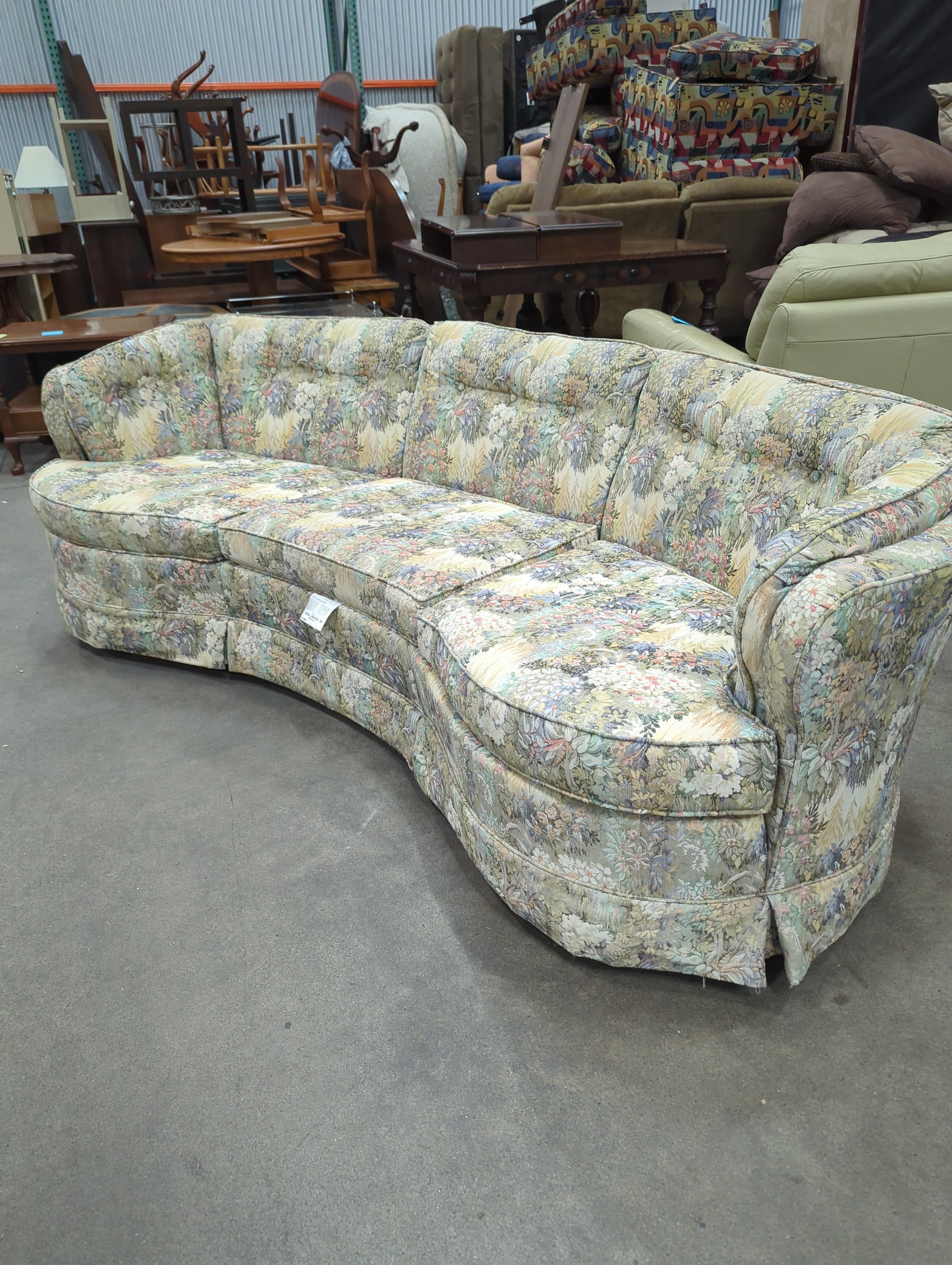 FLEXSTEEL Vintage Floral Tufted Curved Sectional Sofa
