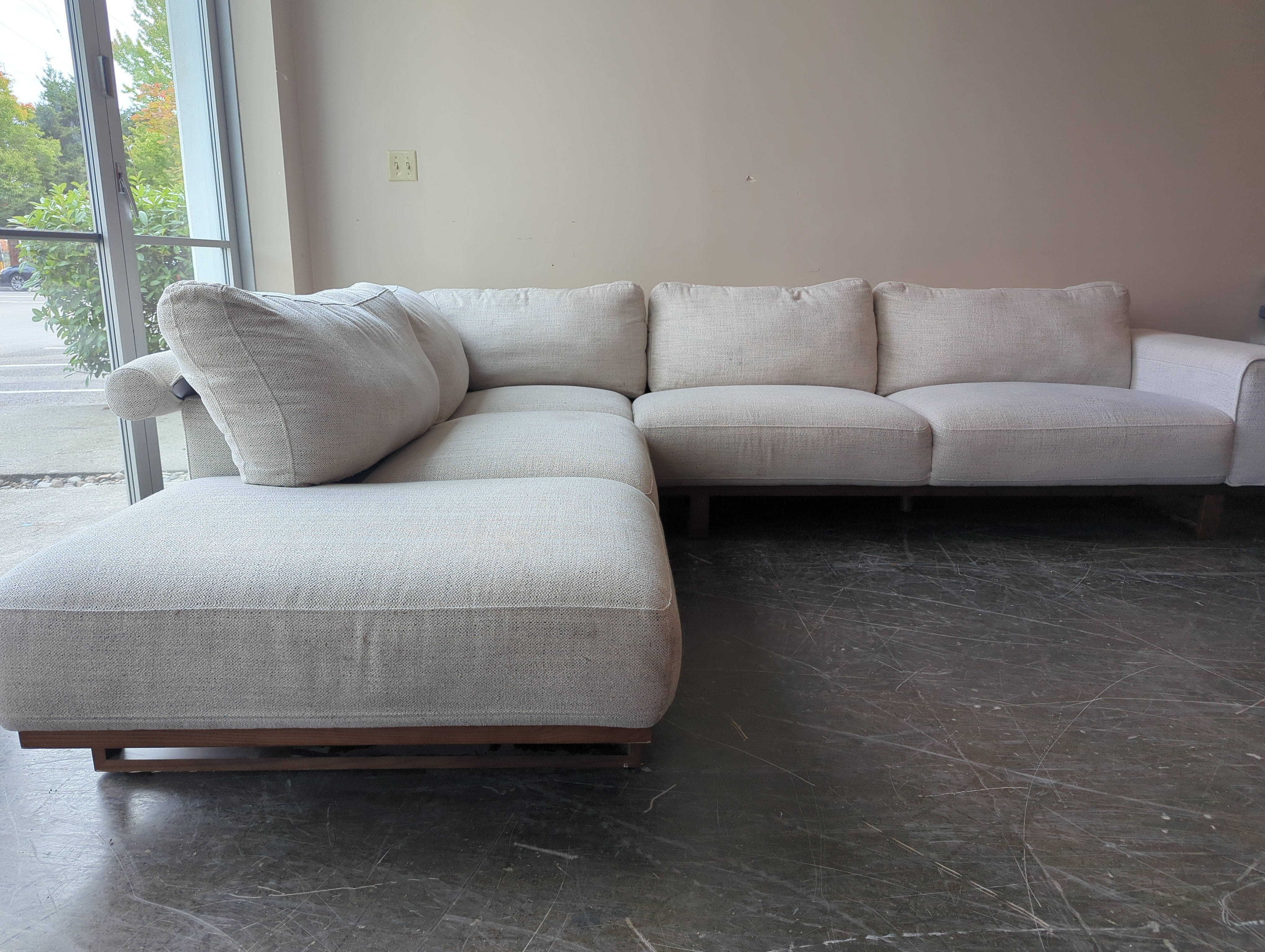 Beautiful Two Piece White Speckled L Shape Section in Good Condition