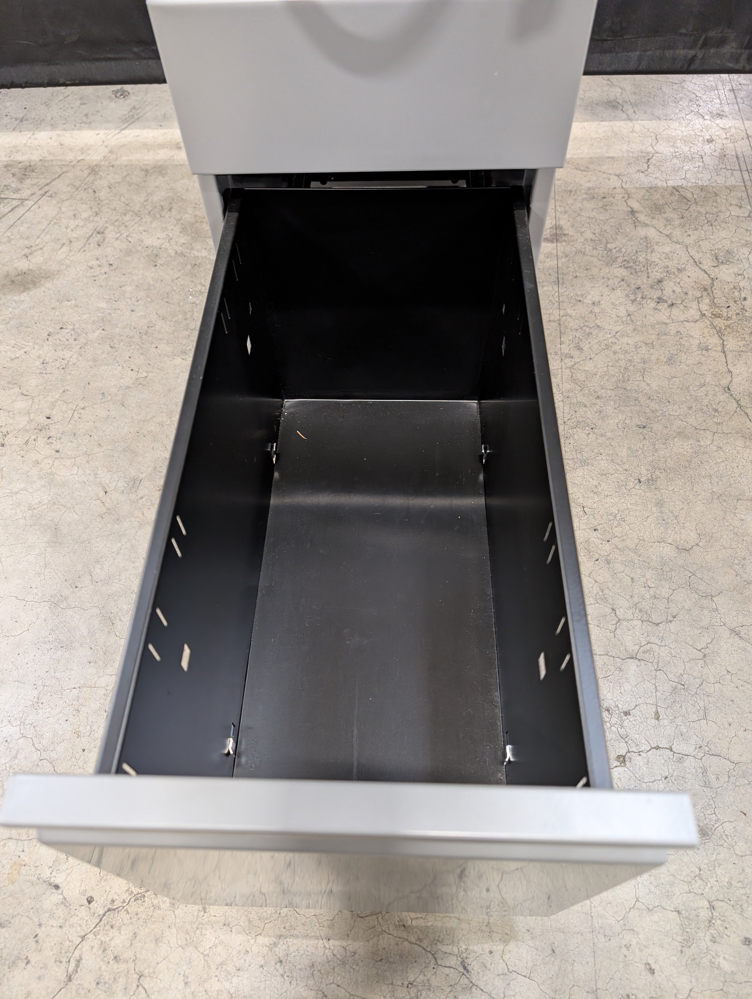 Metal 2-drawer mobile filing cabinet