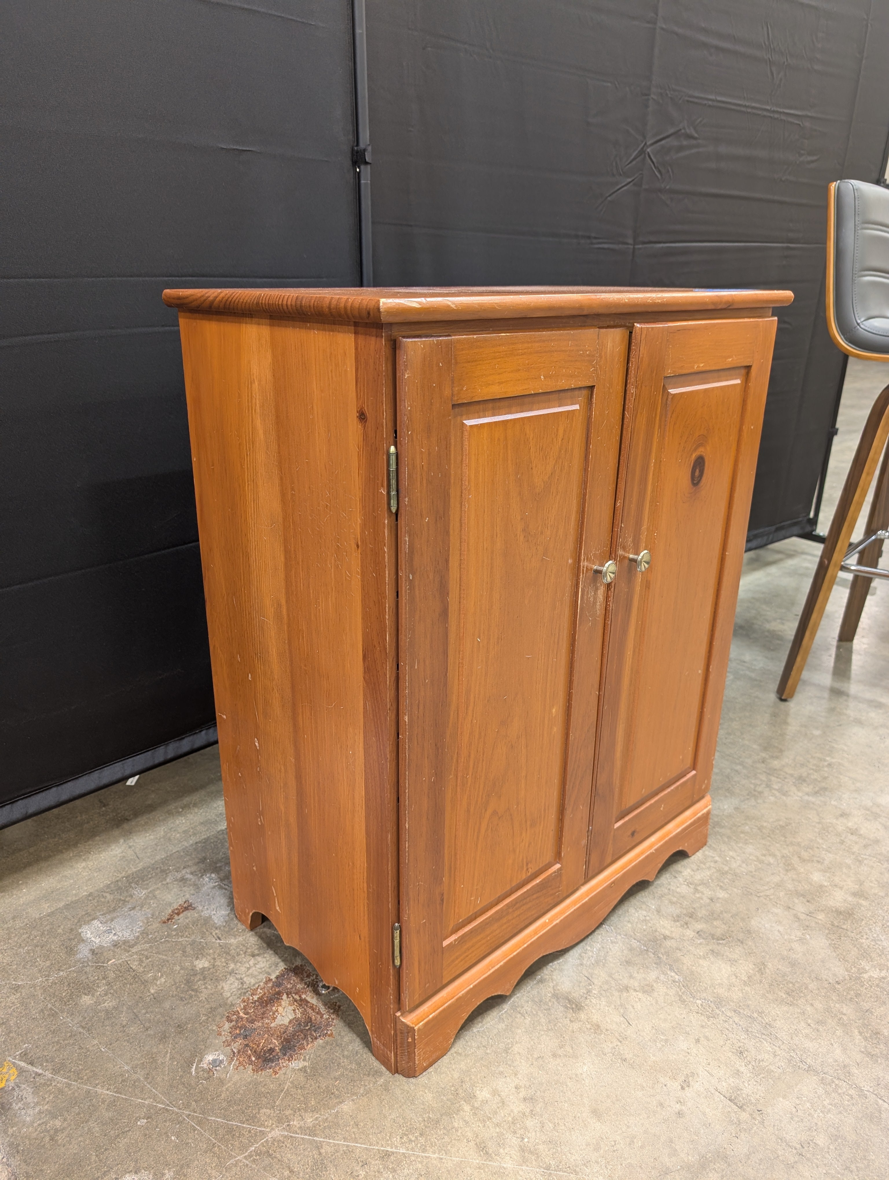 Knotty Pine Double-Door Cabinet in Wood