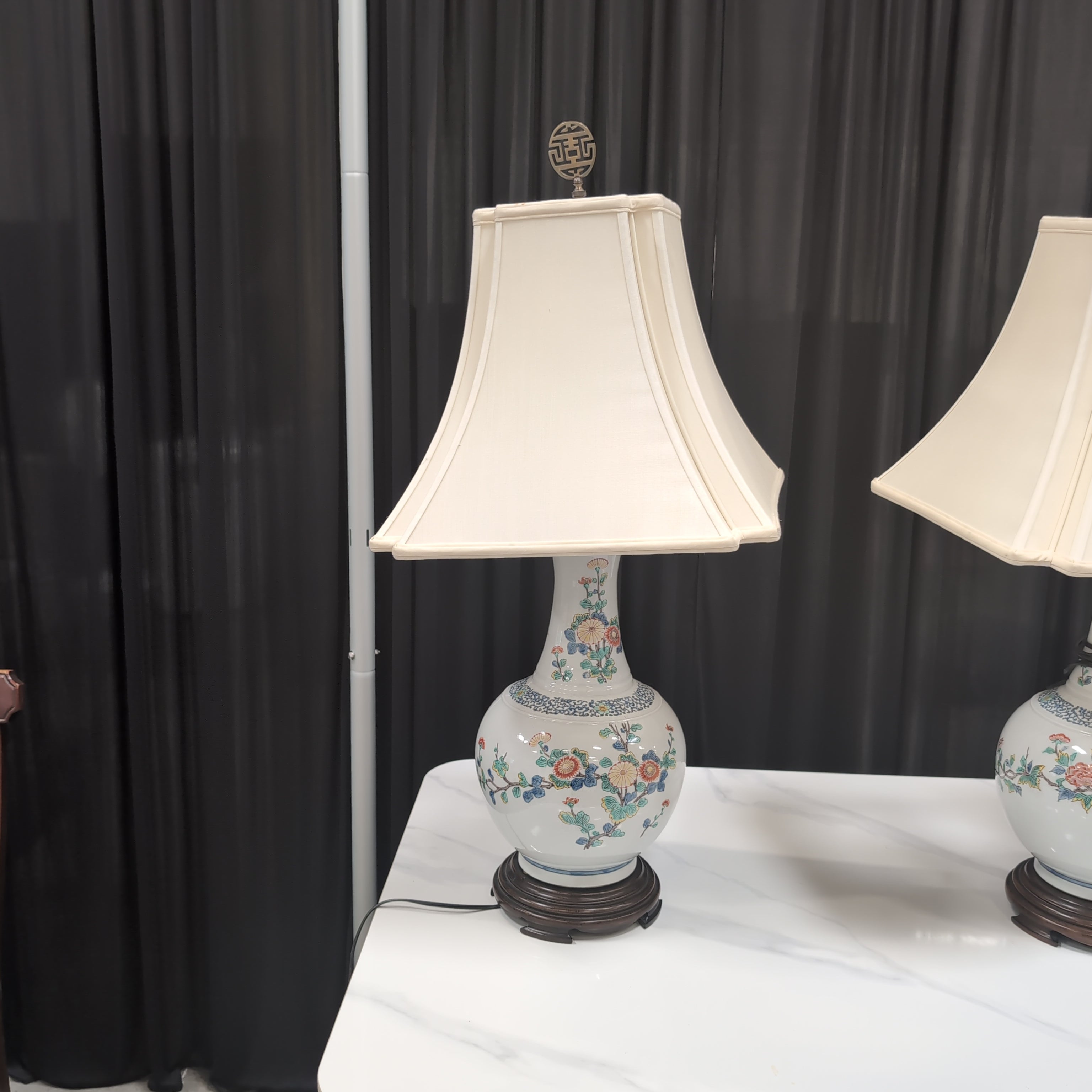 Chinoiserie Porcelain Floral Table Lamp with Ornate Finial