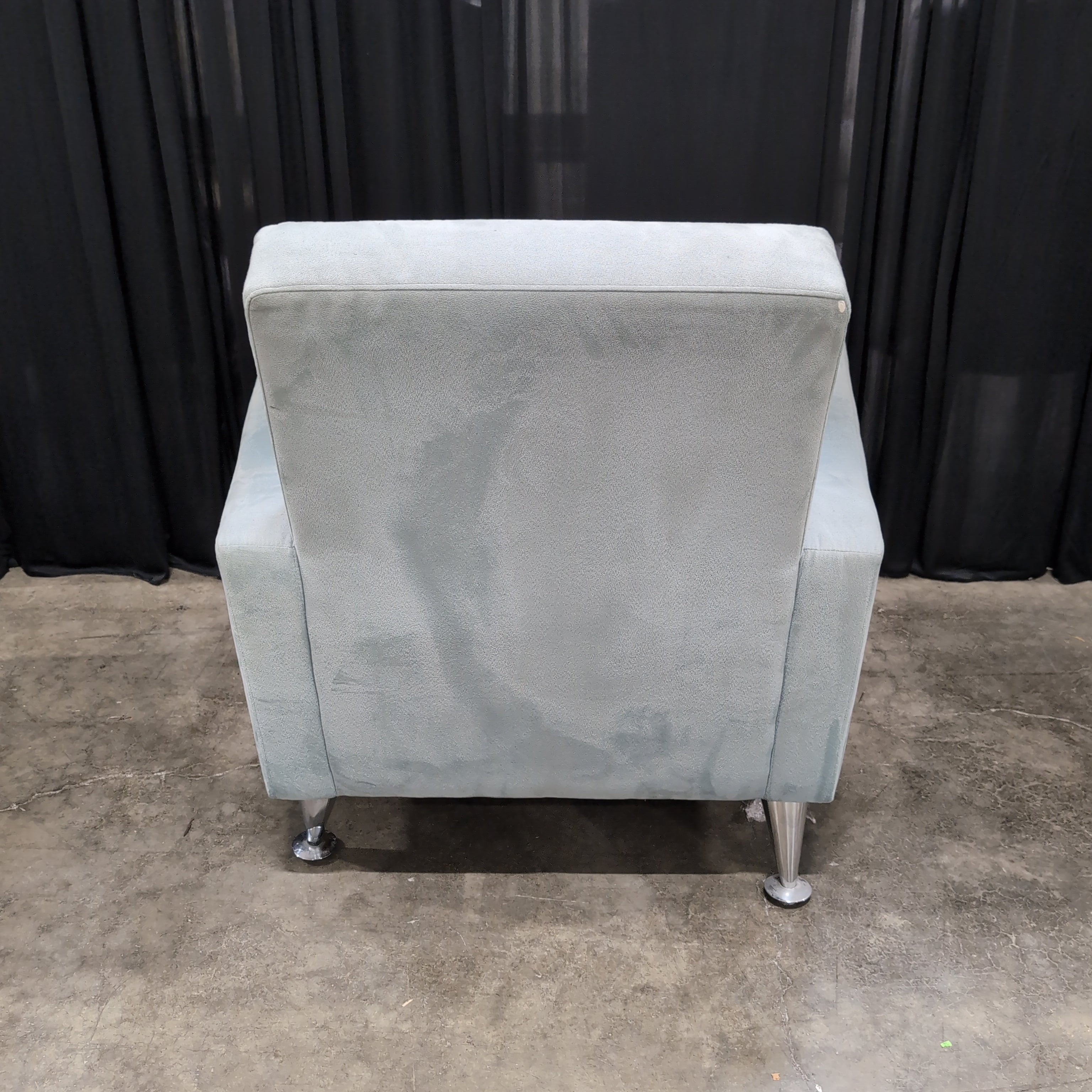 Light Gray Upholstered Armchair with Tufted Back
