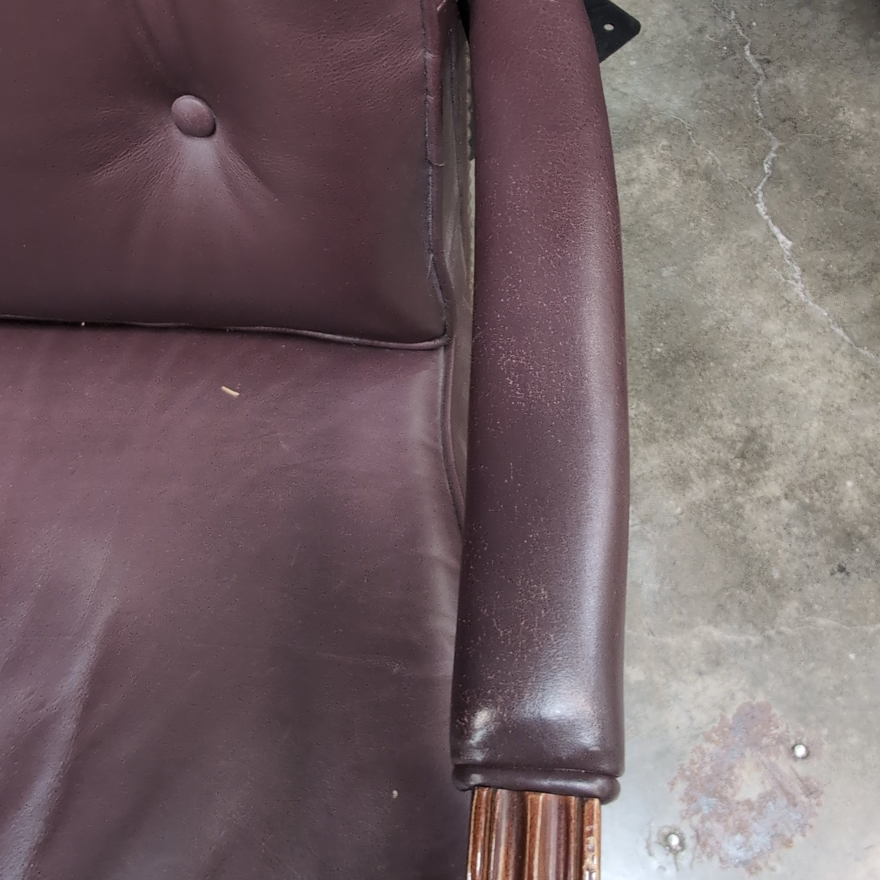 Traditional Brown Tufted Office Chair with Wood Arms