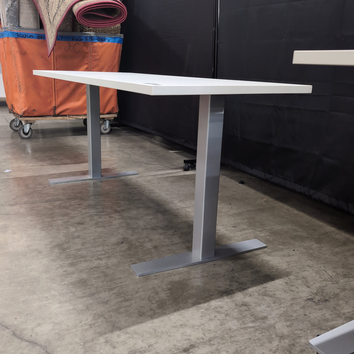 LE NL White Adjustable Height Desk with Silver Legs