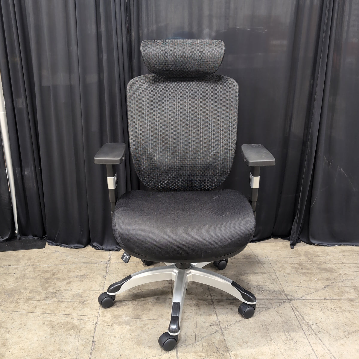 Black Mesh Back Office Chair with Headrest
