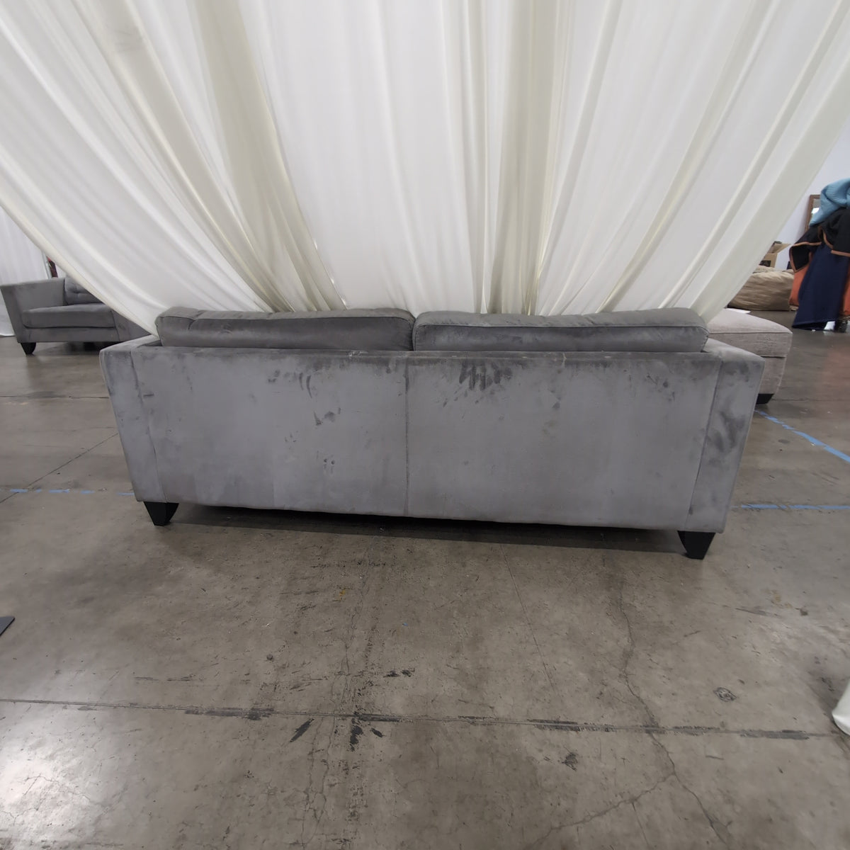 Tufted Grey Velvet Loveseat