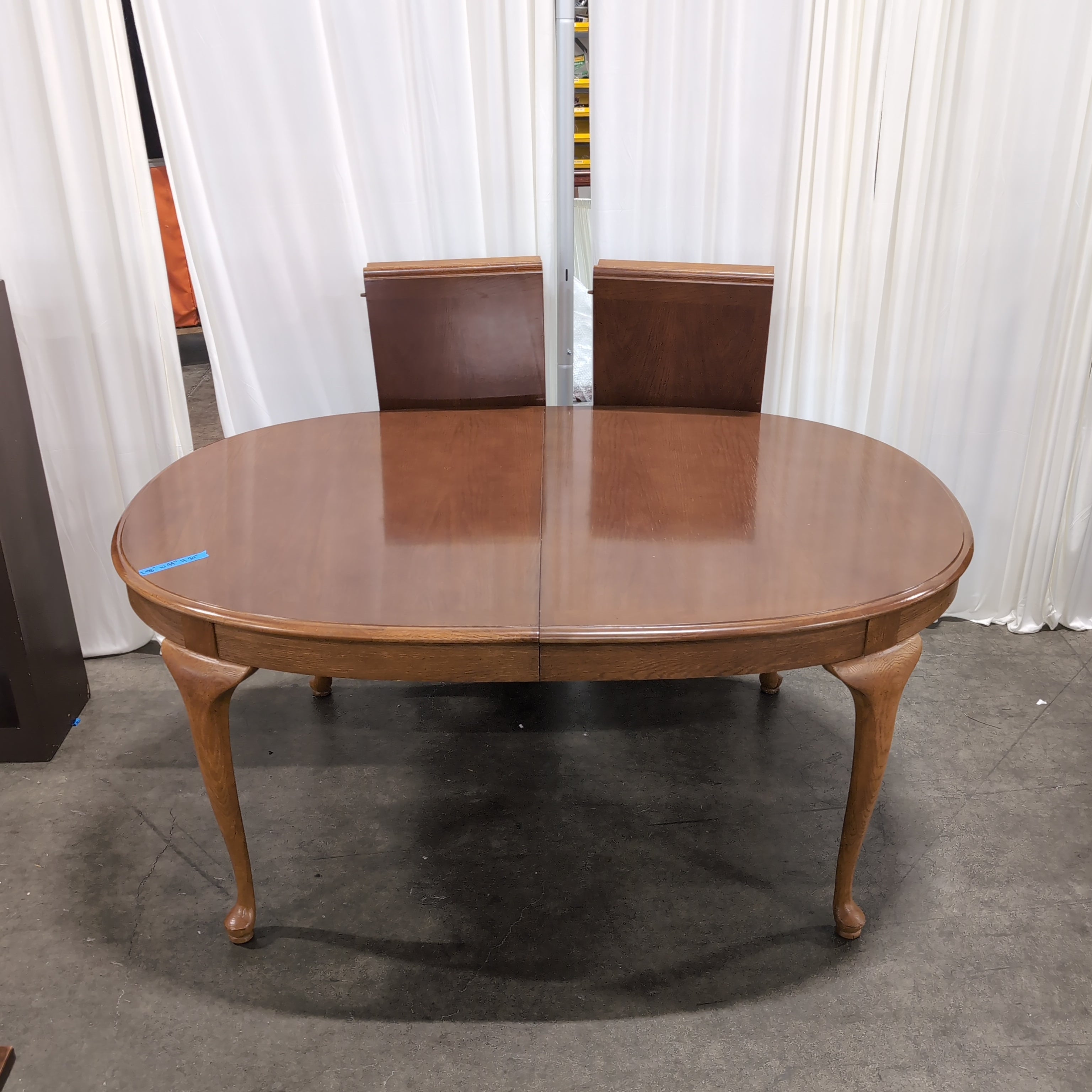 Traditional Oval Drop Leaf Dining Table in Wood
