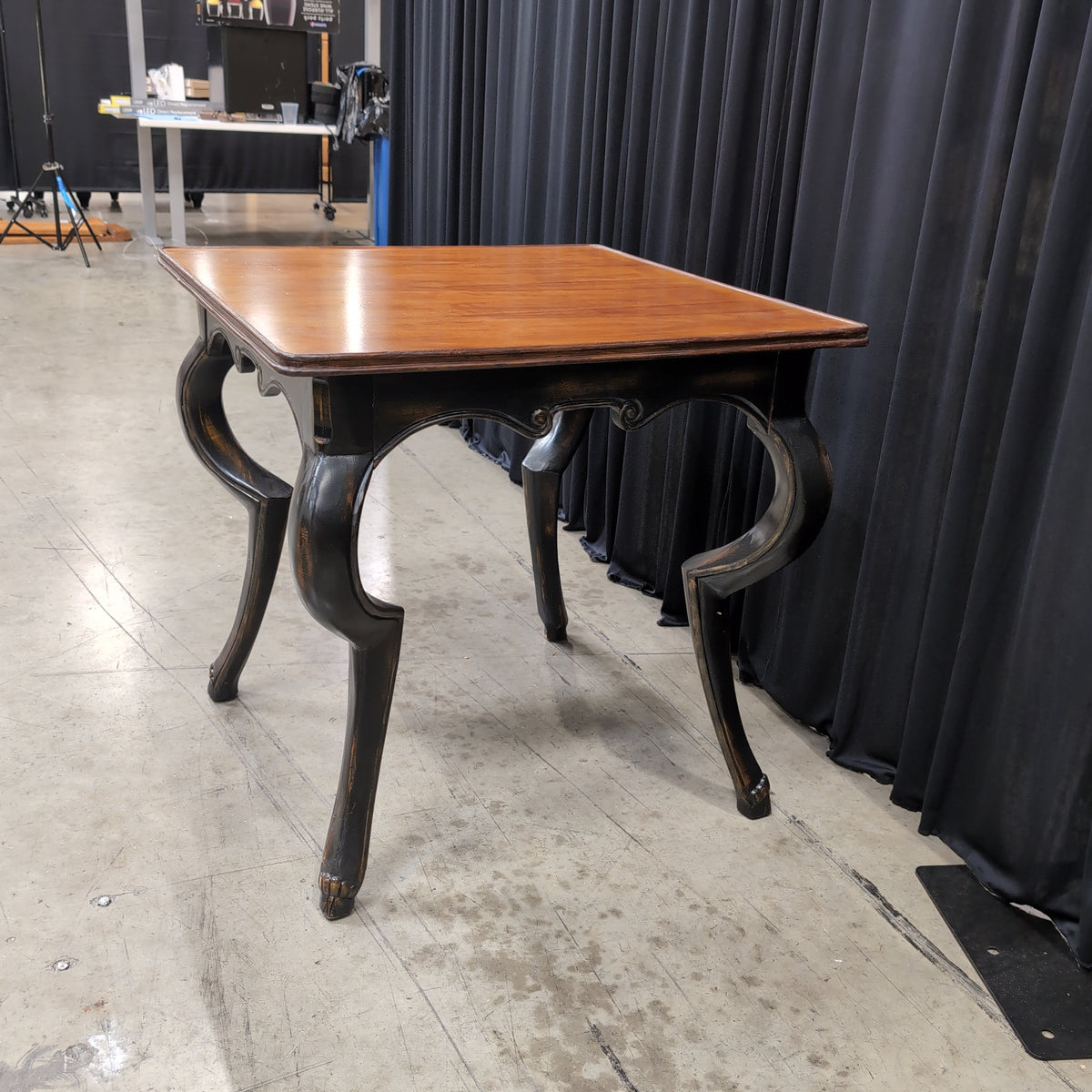 Traditional Dark Wood End Table with Carved Legs