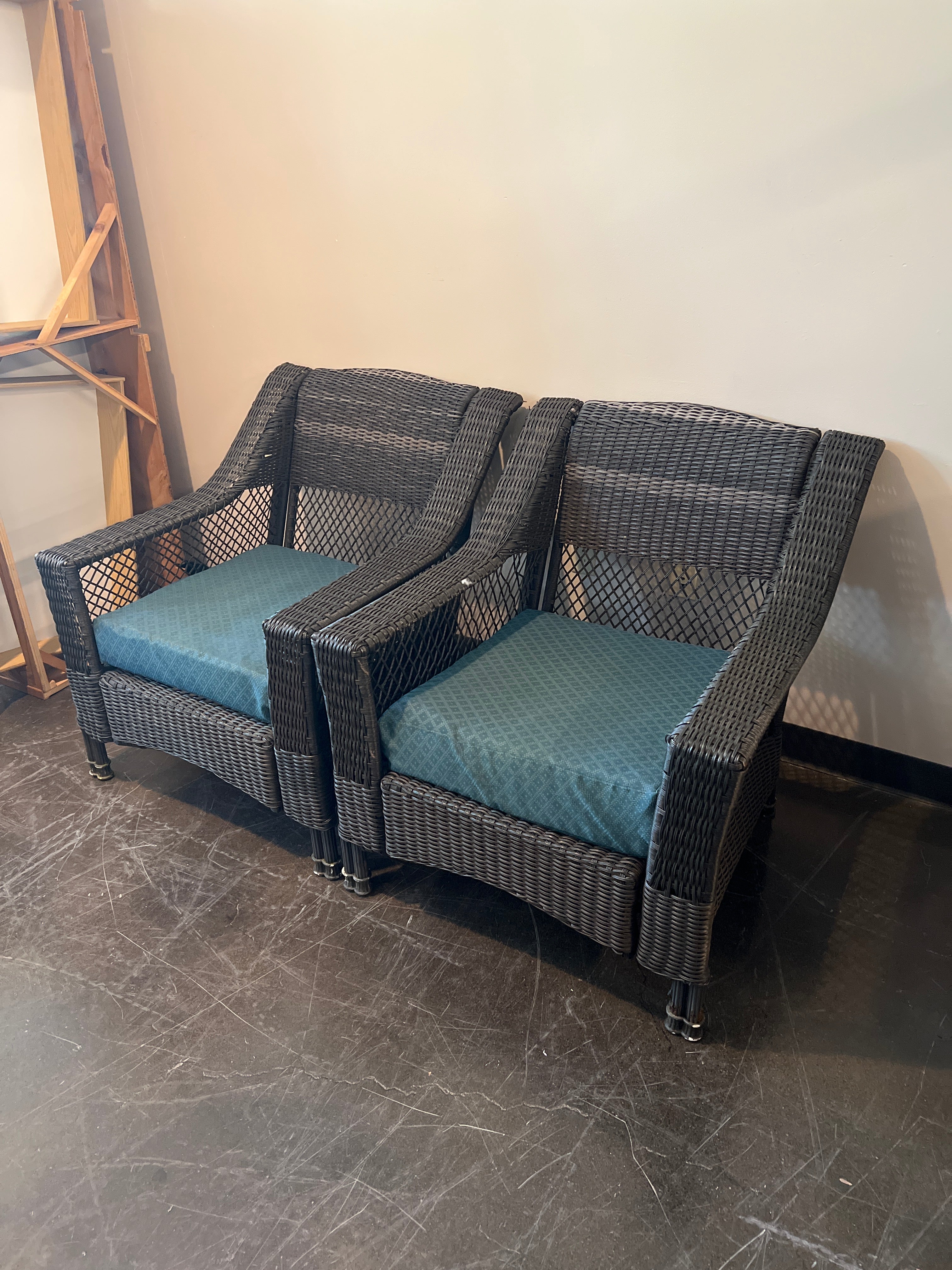 Outdoor Wicker Patio Chair with Cushion