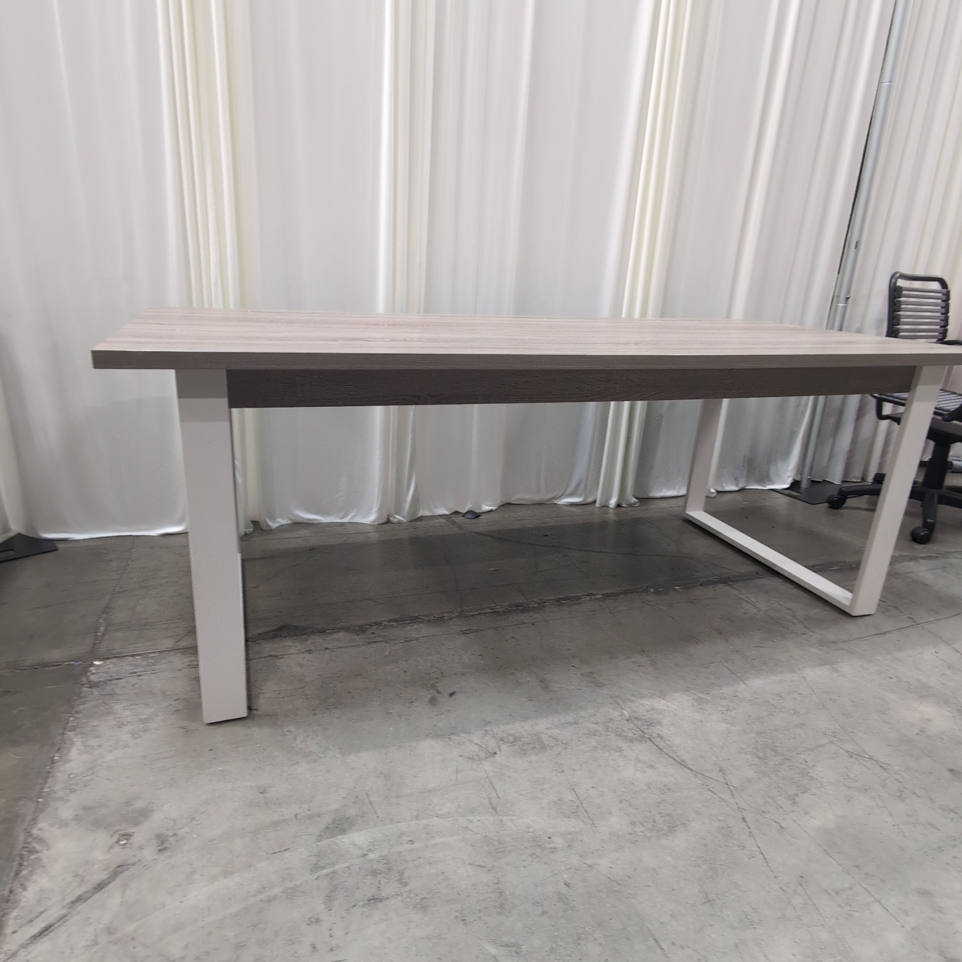 Light Wood Grain Modern Dining Table with White Legs