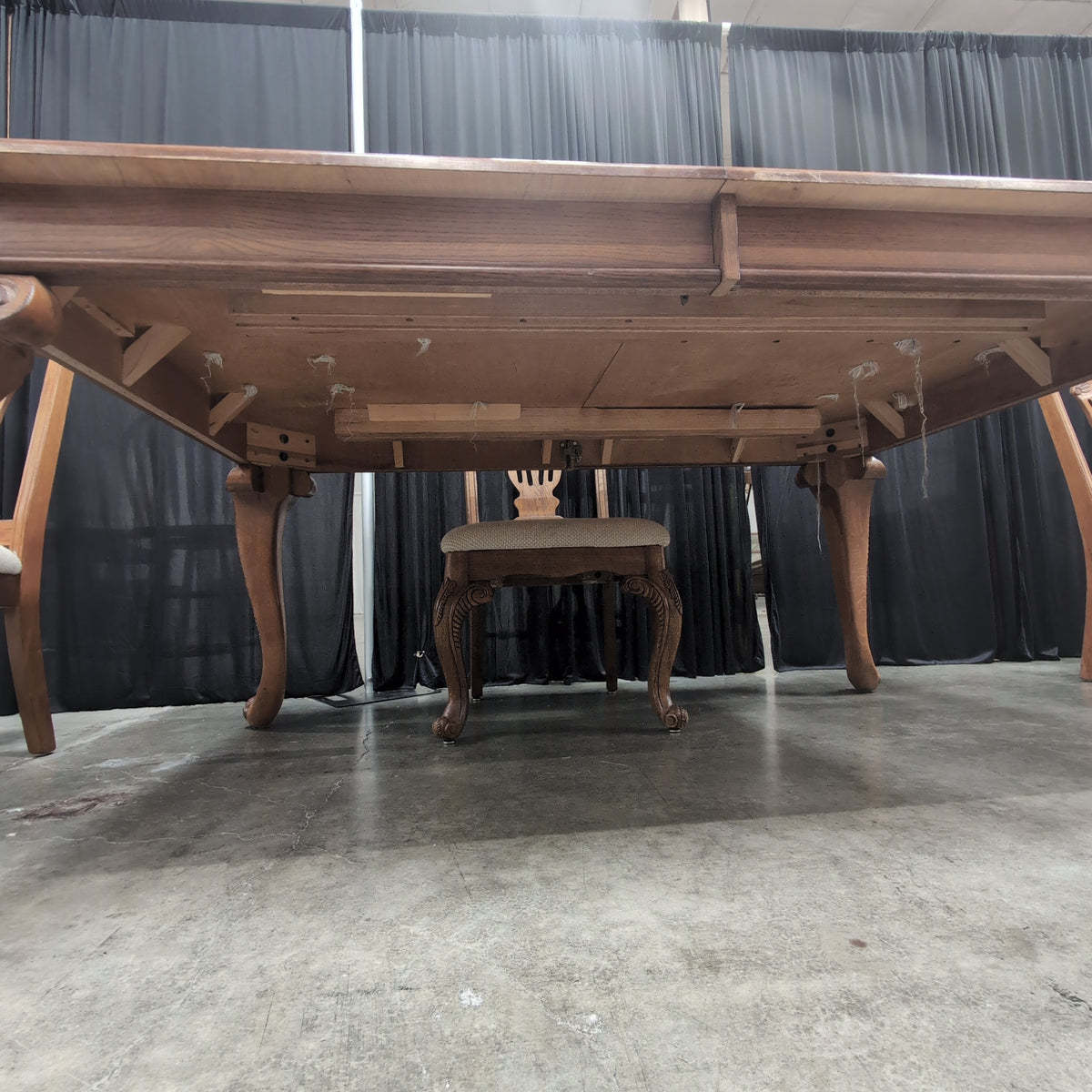 MANA Traditional Parquet Top Dining Table in Wood with Four Matching chairs
