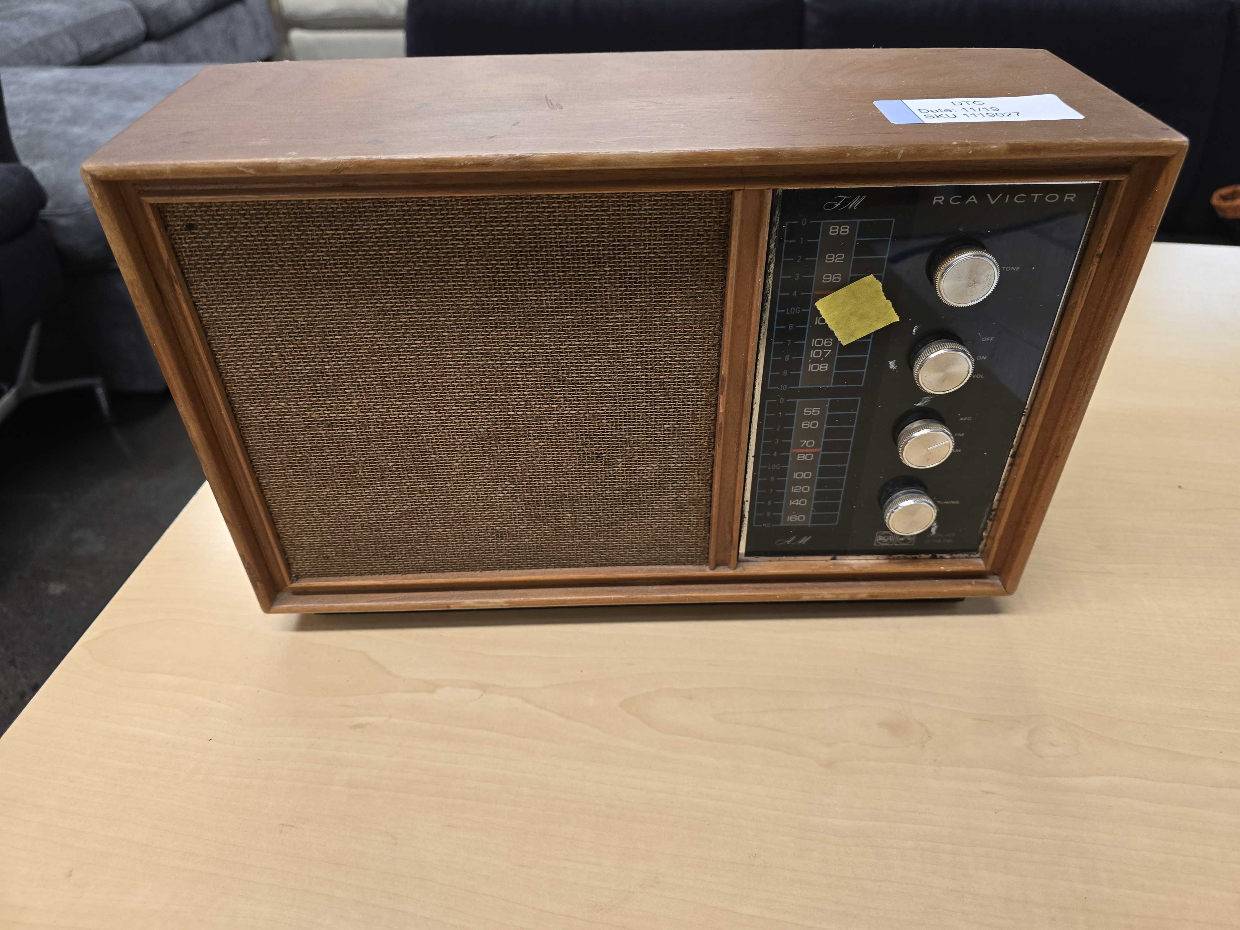 RCA Victor Vintage Radio RJC34-W