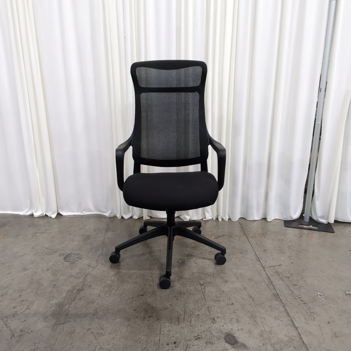 Black Mesh Back Swivel Office Chair