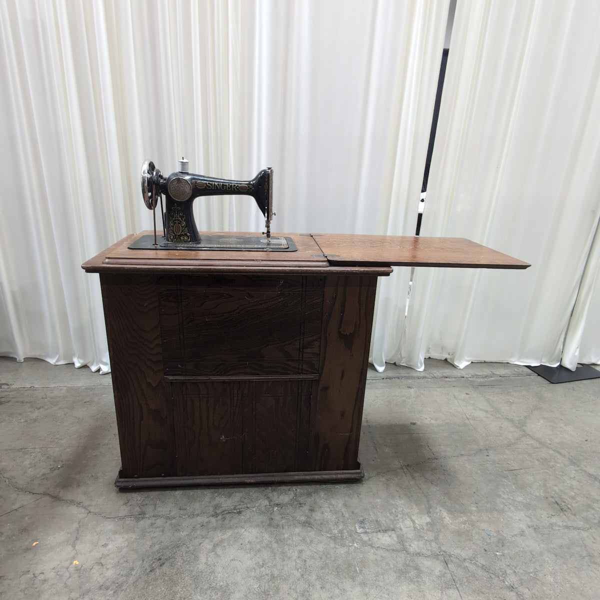 Vintage SINGER Sewing Machine with Dark Wood Cabinet