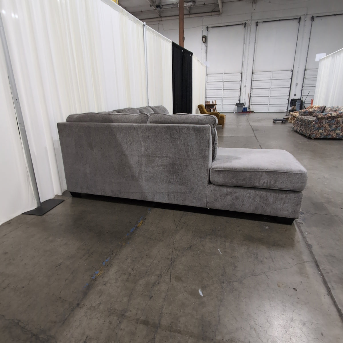 Grey Fabric L-Shaped Sectional Couch with Chaise